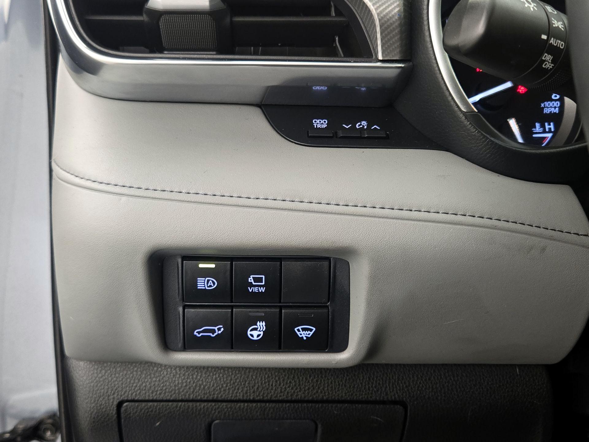 Thumbnail: 2020 Toyota Highlander - 13