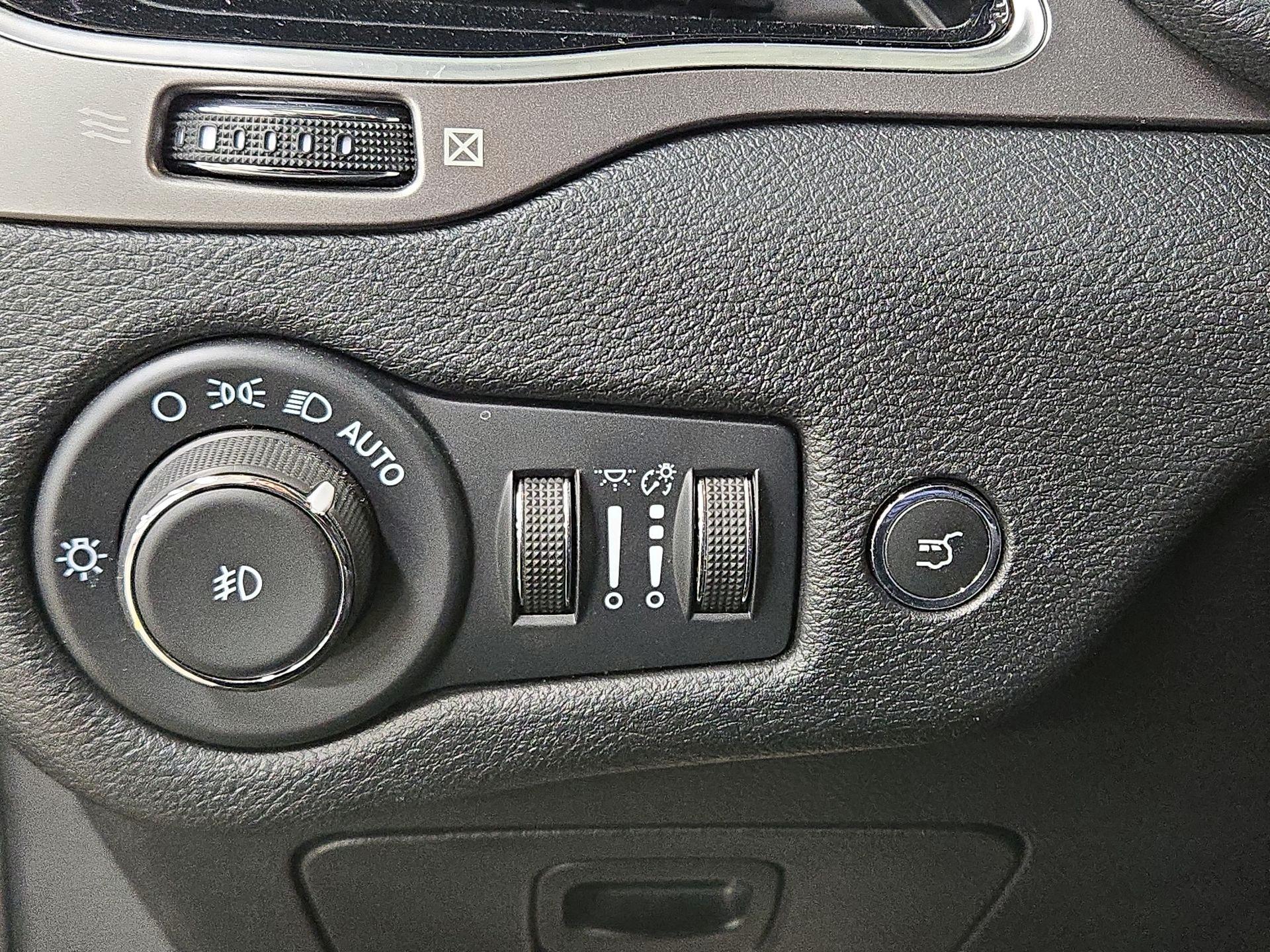 Thumbnail: 2022 Jeep Cherokee - 13