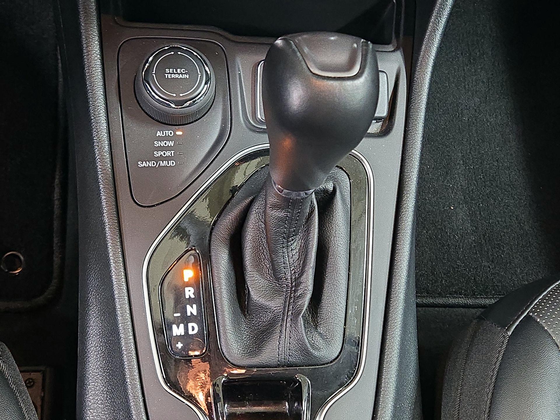 Thumbnail: 2022 Jeep Cherokee - 17