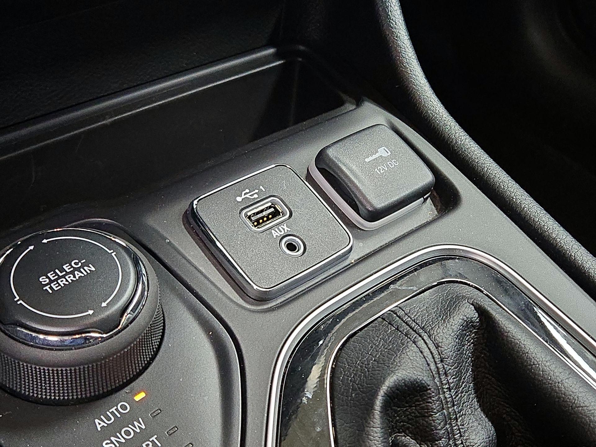 Thumbnail: 2022 Jeep Cherokee - 18