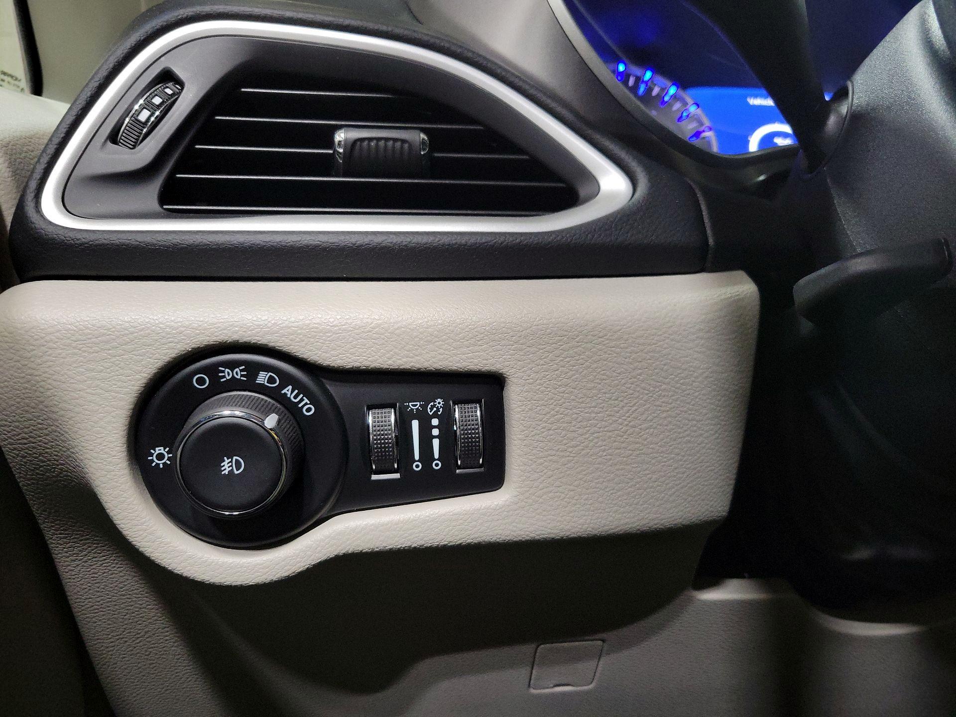 Thumbnail: 2024 Chrysler Pacifica - 13