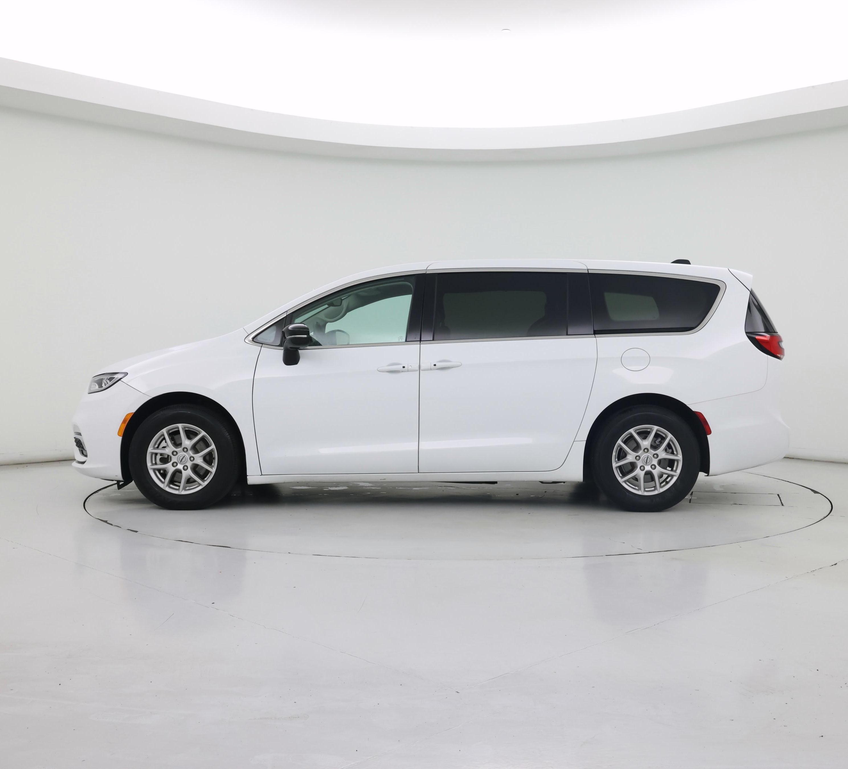 Thumbnail: 2024 Chrysler Pacifica - 3