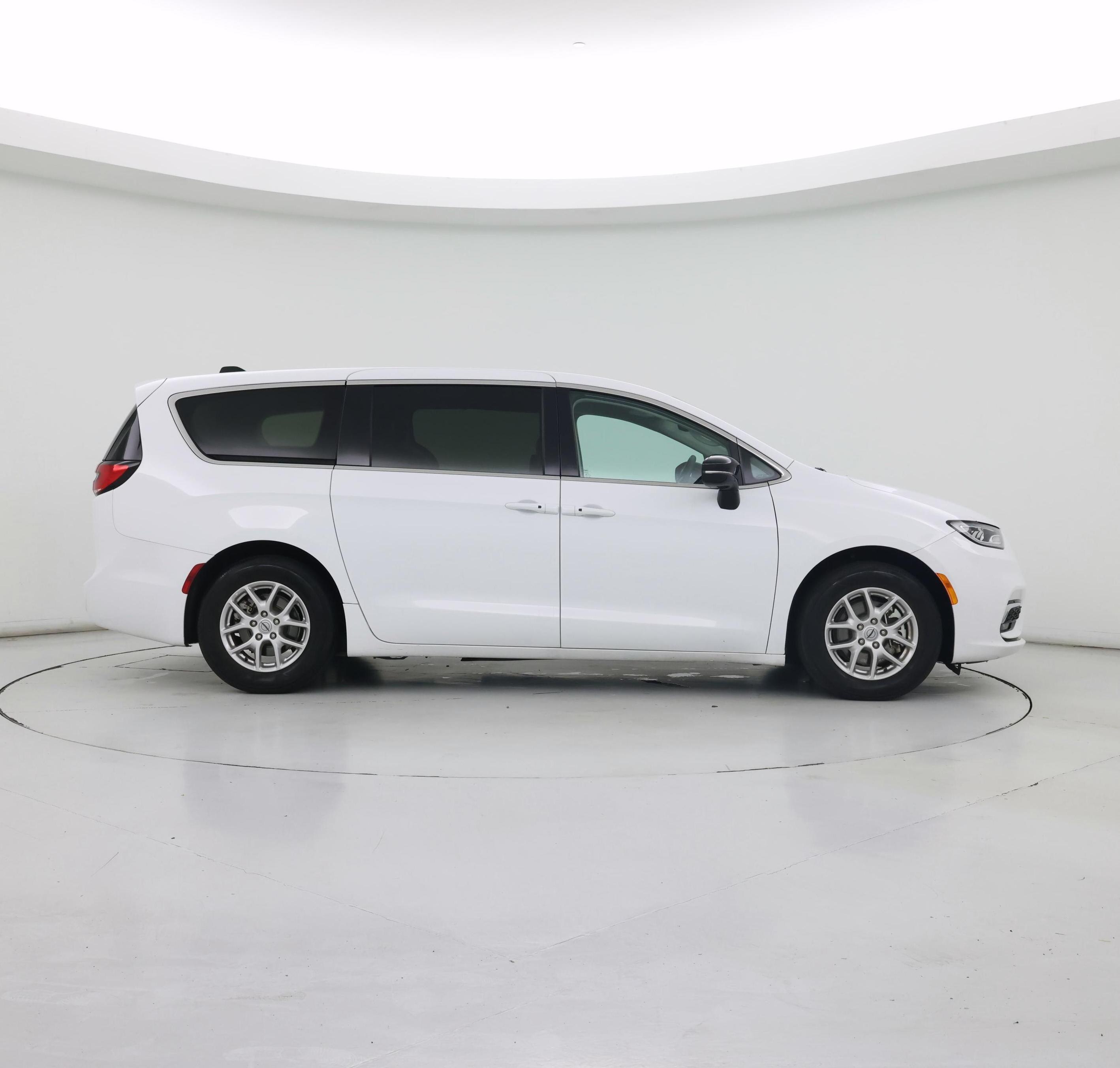 Thumbnail: 2024 Chrysler Pacifica - 7