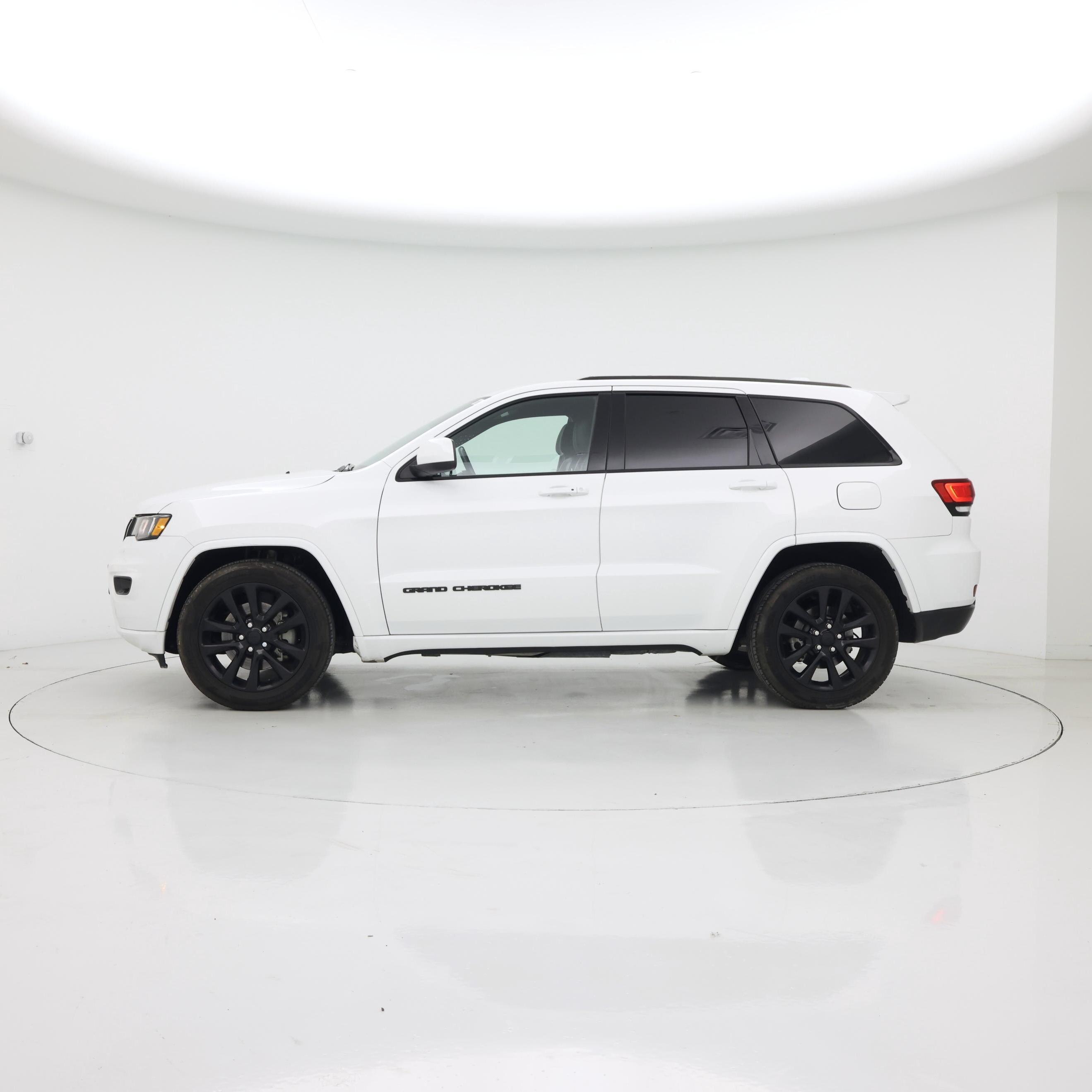 Thumbnail: 2021 Jeep Grand Cherokee - 3