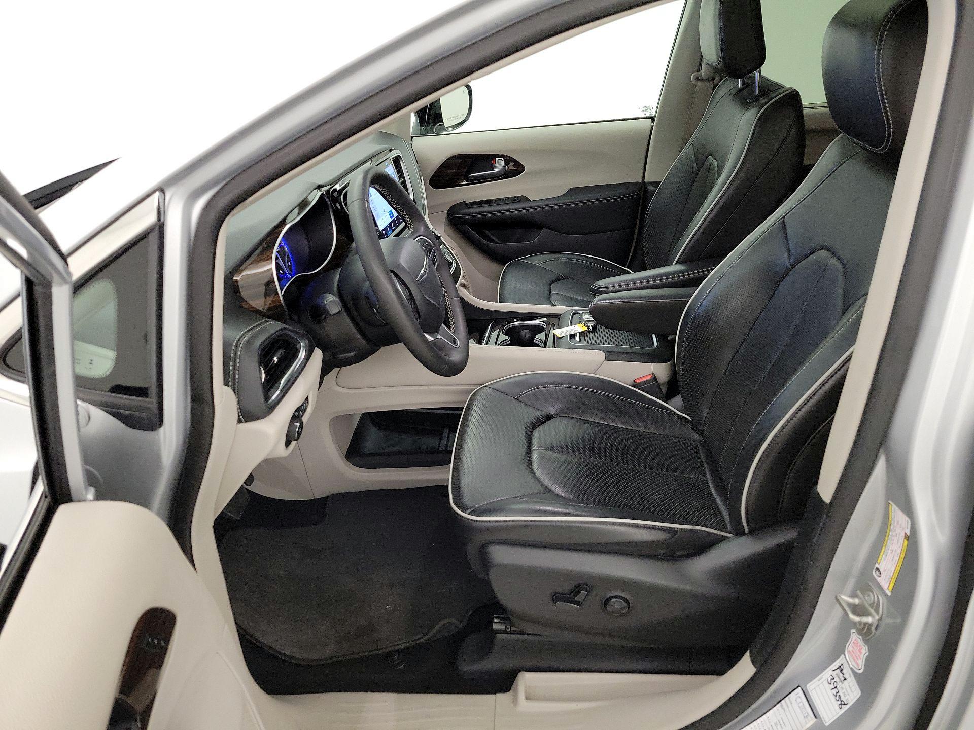 Thumbnail: 2024 Chrysler Pacifica - 11