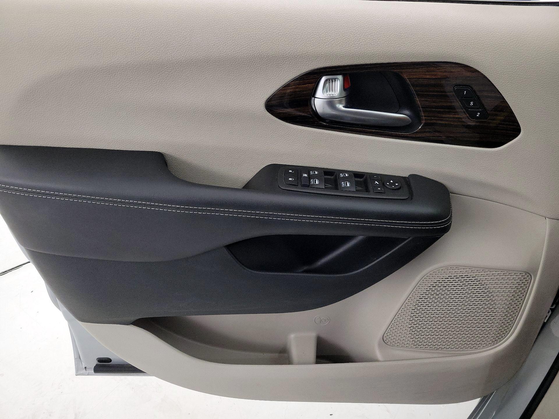 Thumbnail: 2024 Chrysler Pacifica - 12