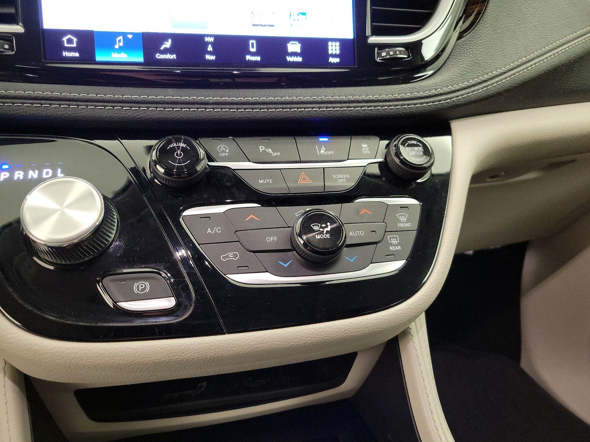 Thumbnail: 2024 Chrysler Pacifica - 16