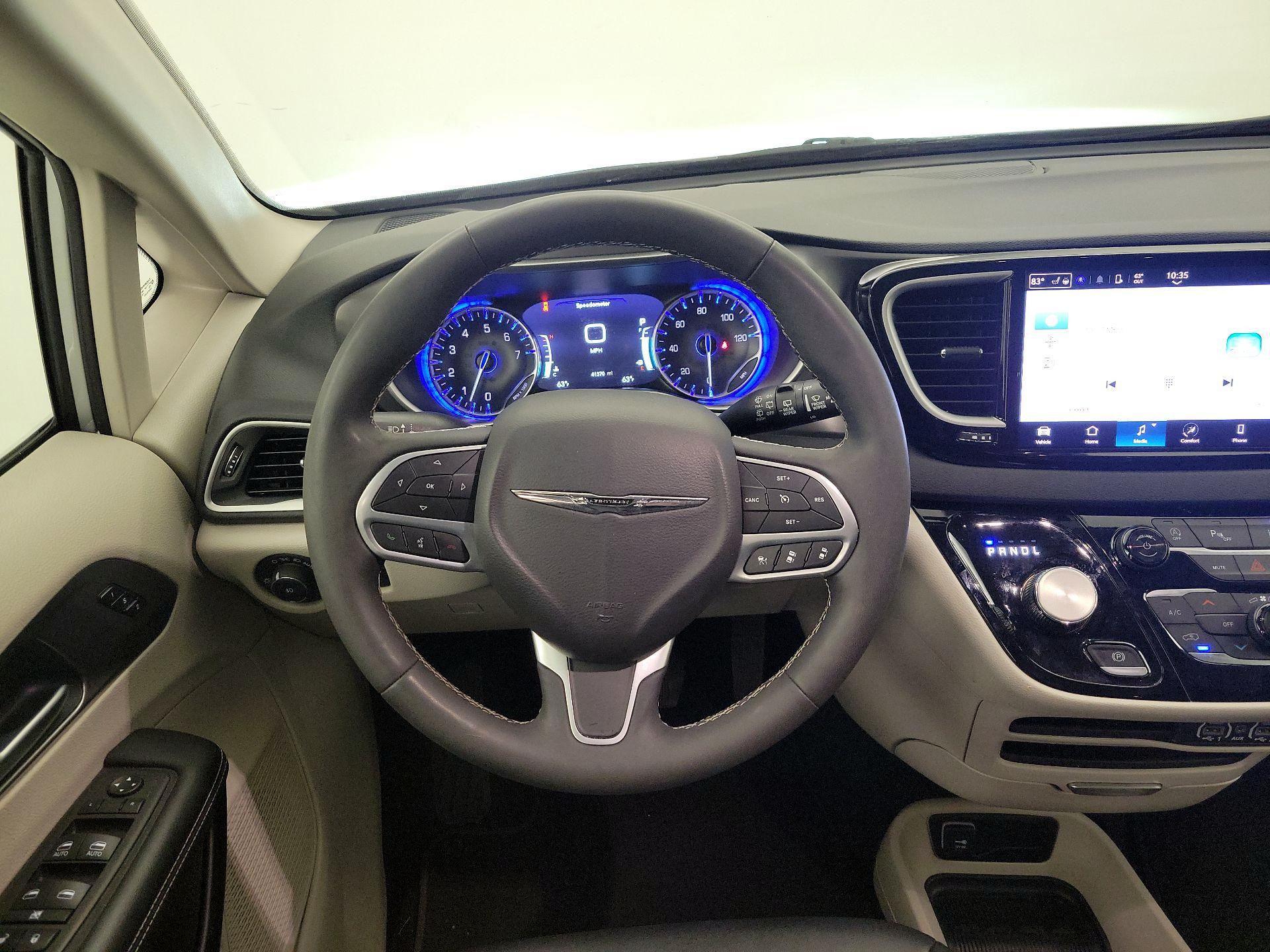 Thumbnail: 2024 Chrysler Pacifica - 10