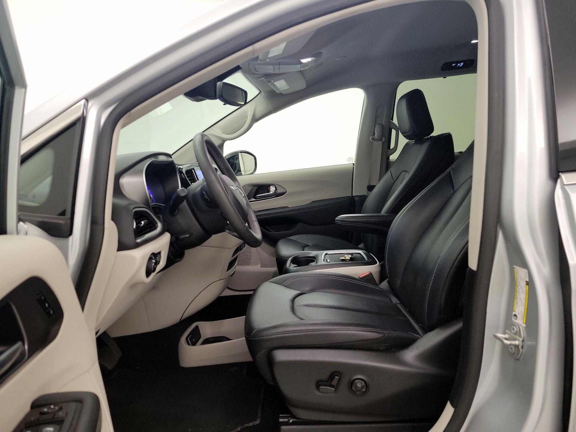 Thumbnail: 2024 Chrysler Pacifica - 11