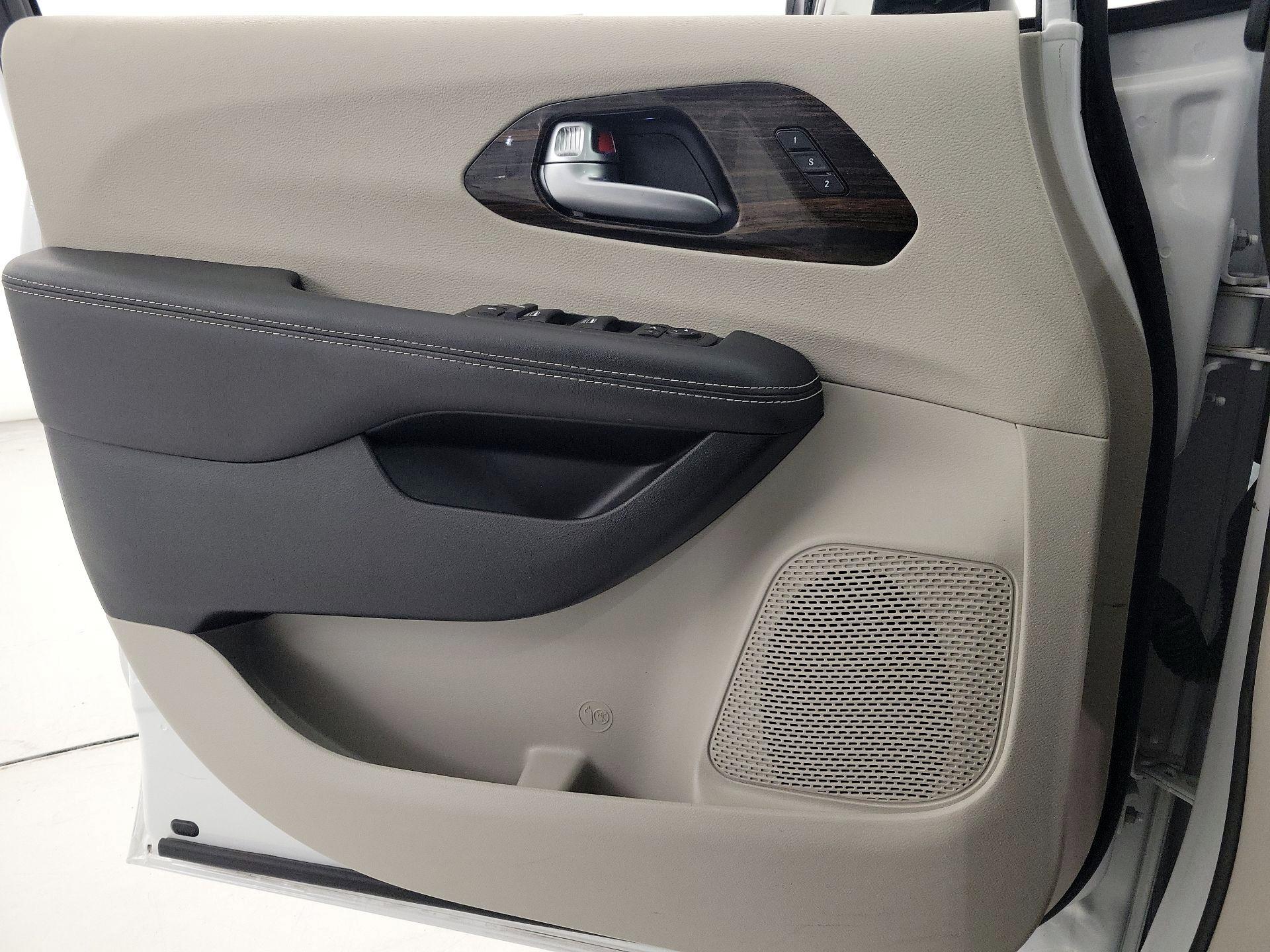 Thumbnail: 2024 Chrysler Pacifica - 12