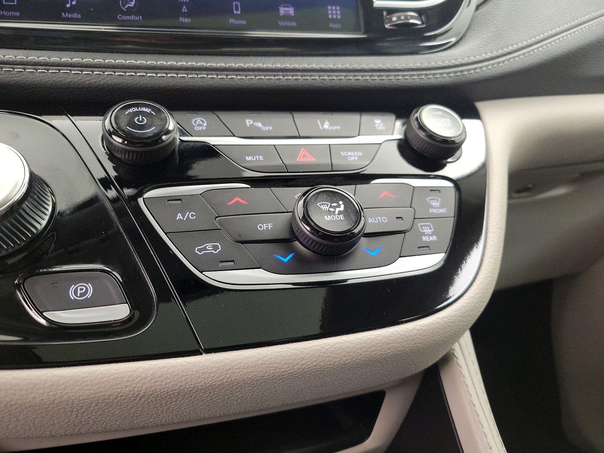 Thumbnail: 2024 Chrysler Pacifica - 17