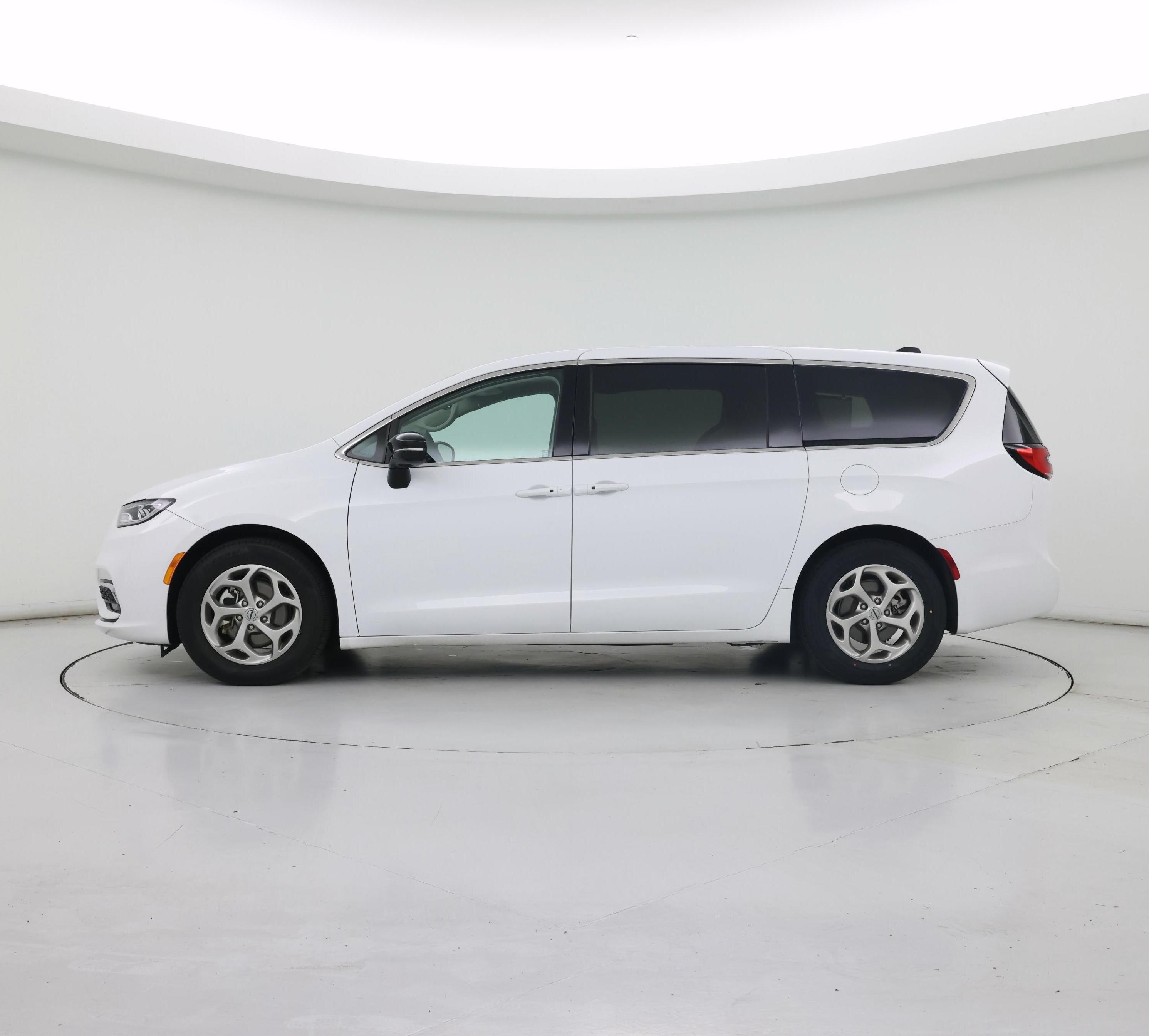 Thumbnail: 2024 Chrysler Pacifica - 3