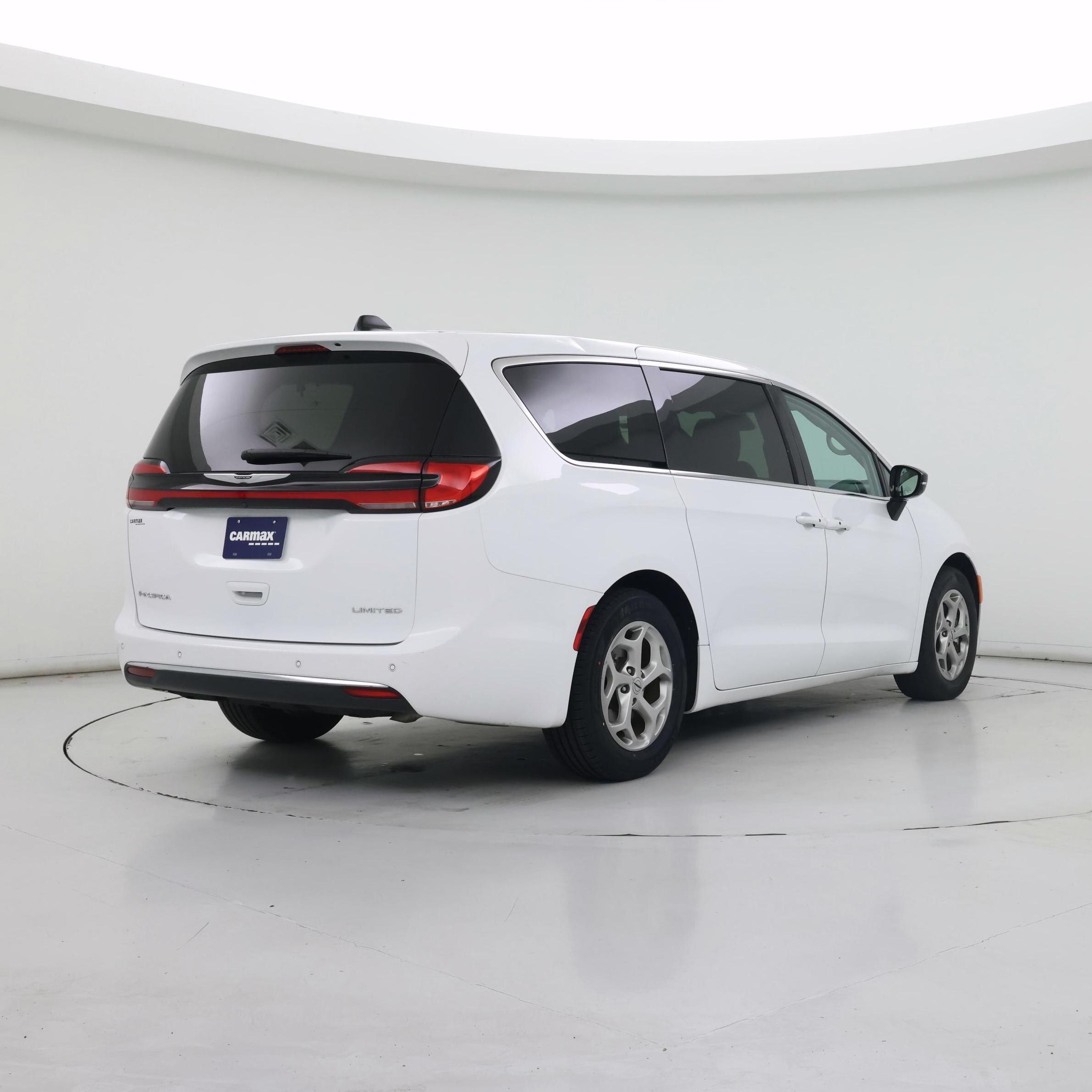 Thumbnail: 2024 Chrysler Pacifica - 8