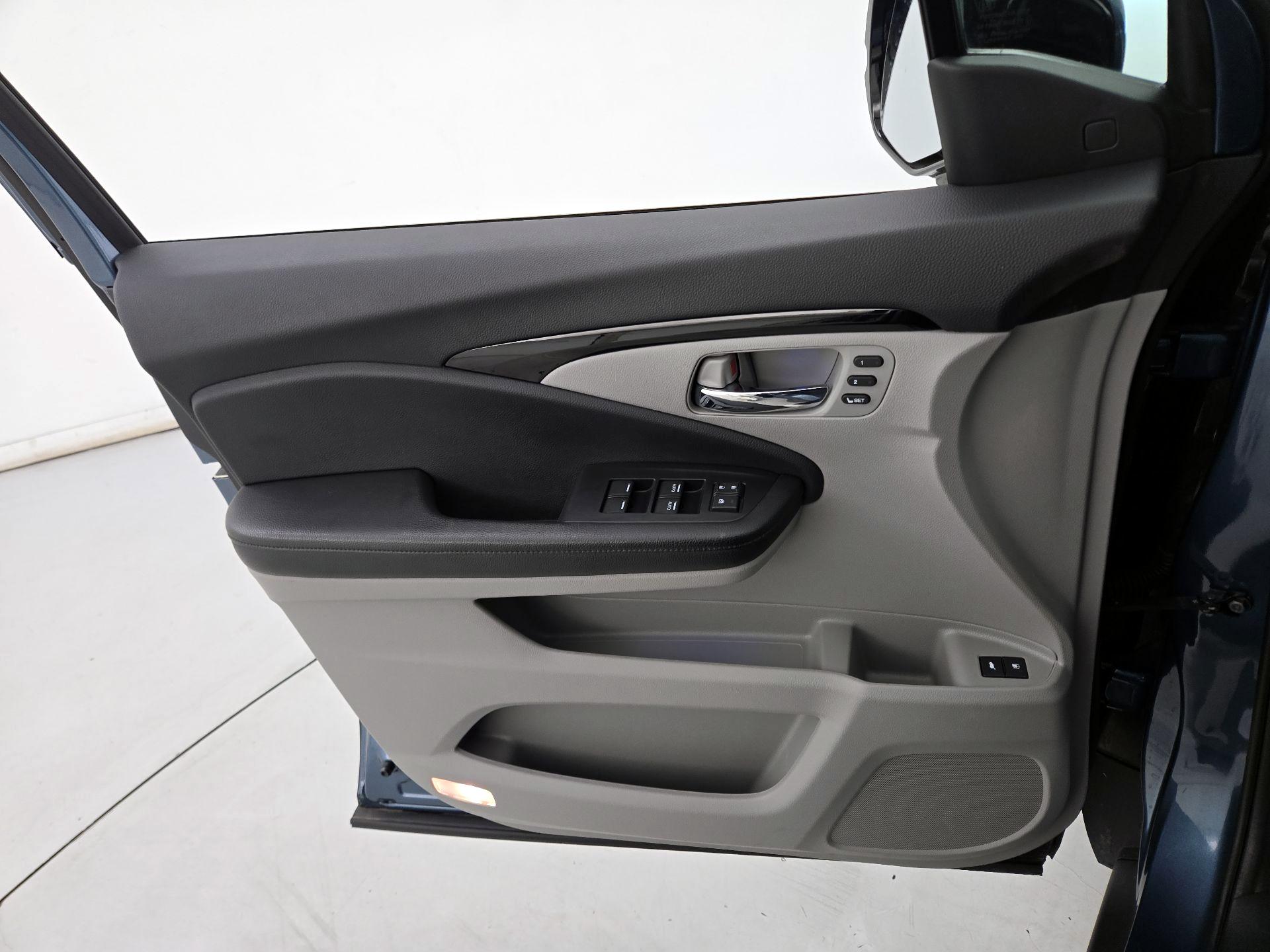 Thumbnail: 2020 Honda Pilot - 12