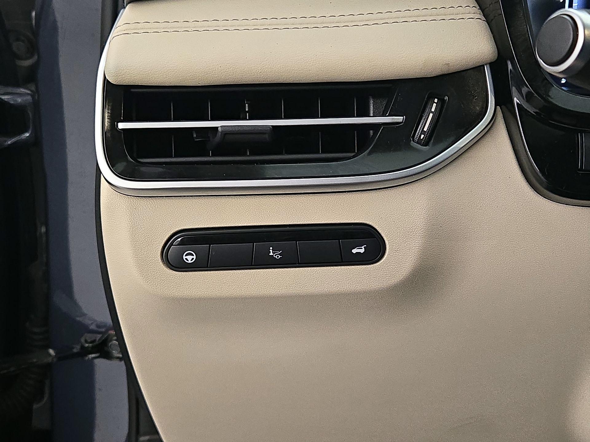 Thumbnail: 2023 INFINITI QX60 - 13