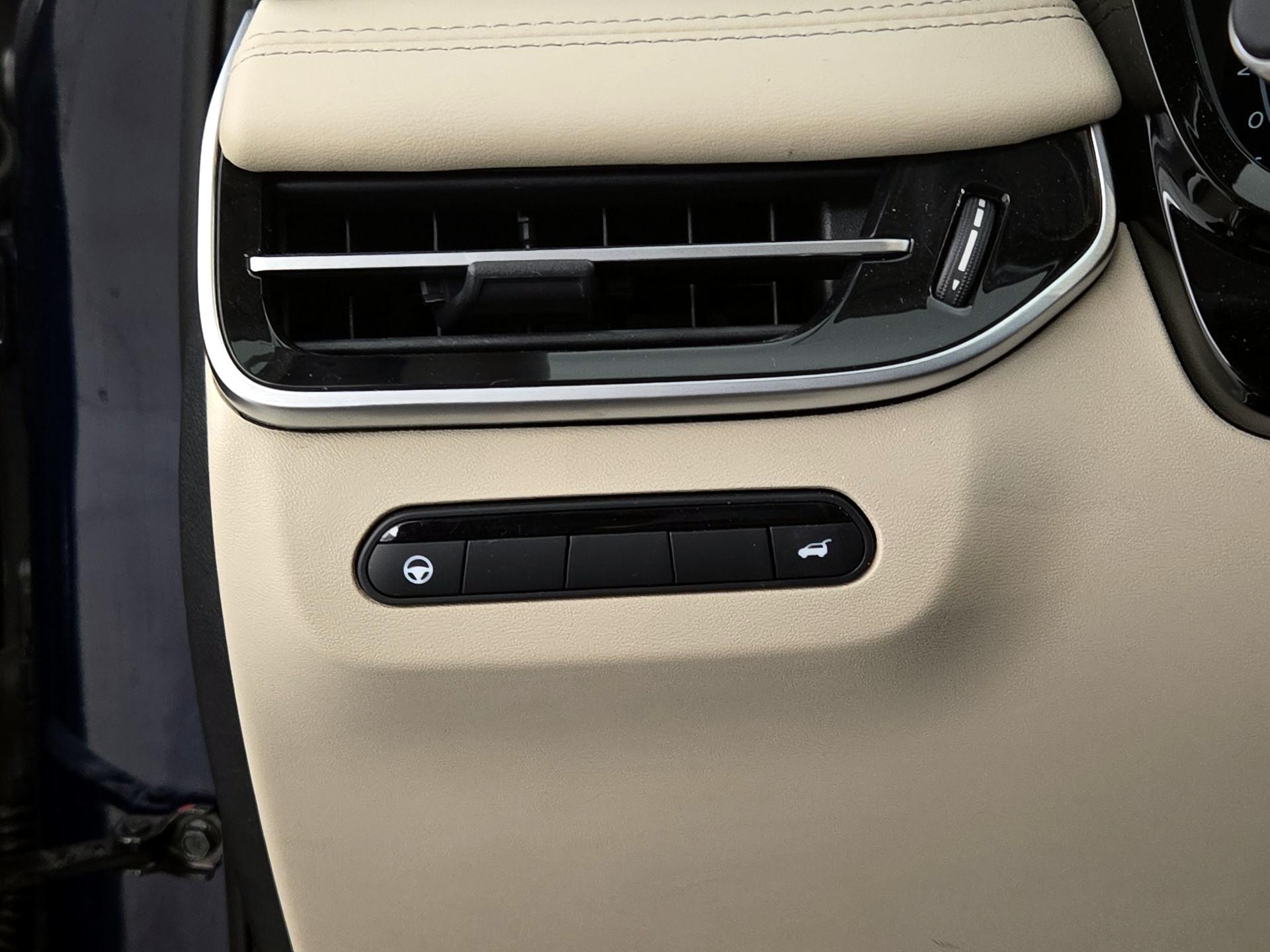 Thumbnail: 2023 INFINITI QX60 - 13