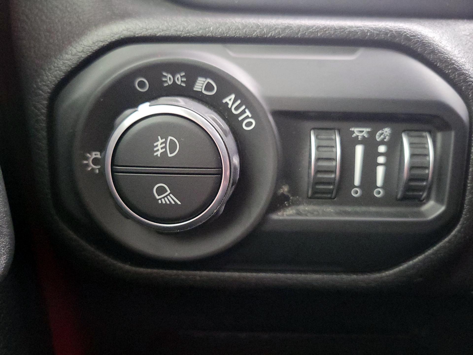 Thumbnail: 2021 Jeep Gladiator - 13