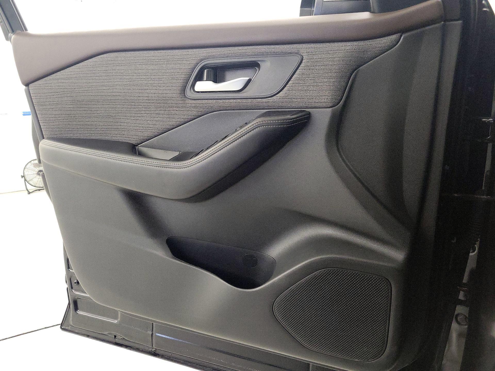 Thumbnail: 2023 Nissan Rogue - 12