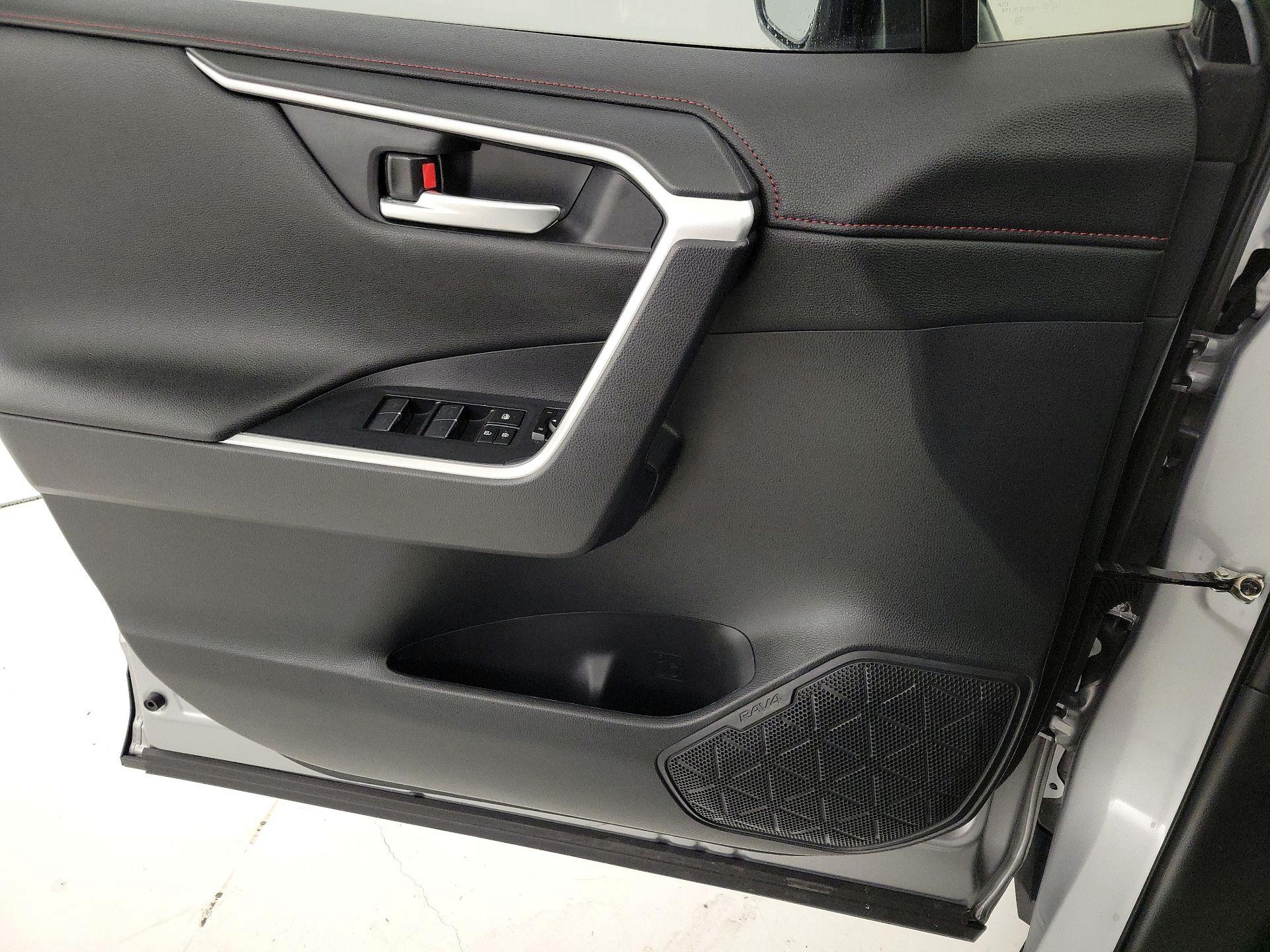 Thumbnail: 2022 Toyota RAV4 - 12