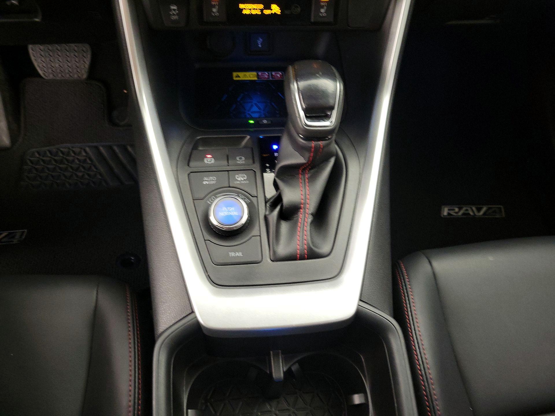 Thumbnail: 2022 Toyota RAV4 - 17