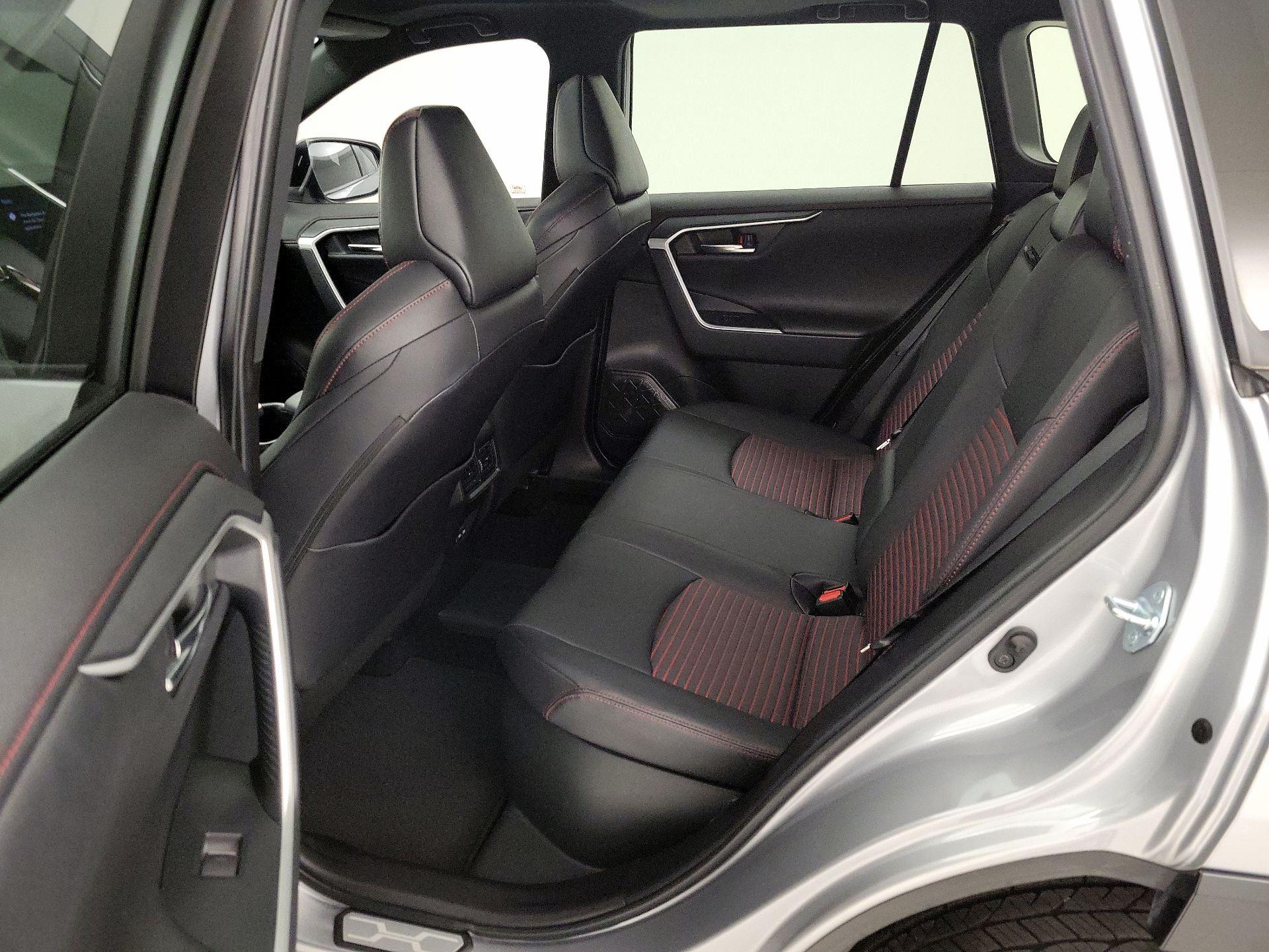 Thumbnail: 2022 Toyota RAV4 - 20