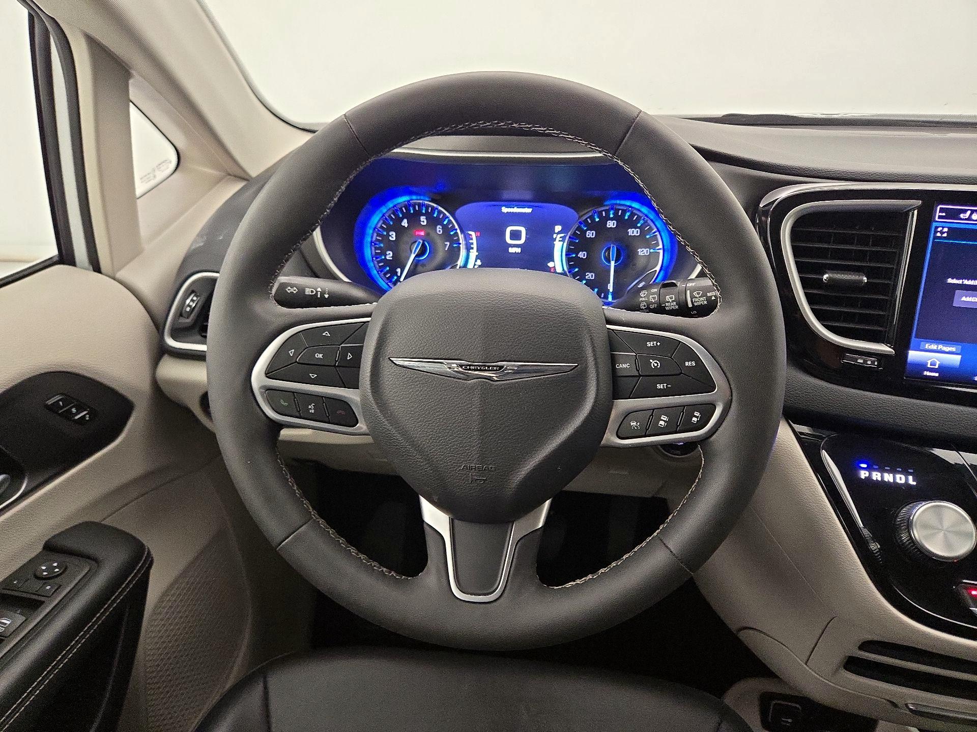 Thumbnail: 2024 Chrysler Pacifica - 10