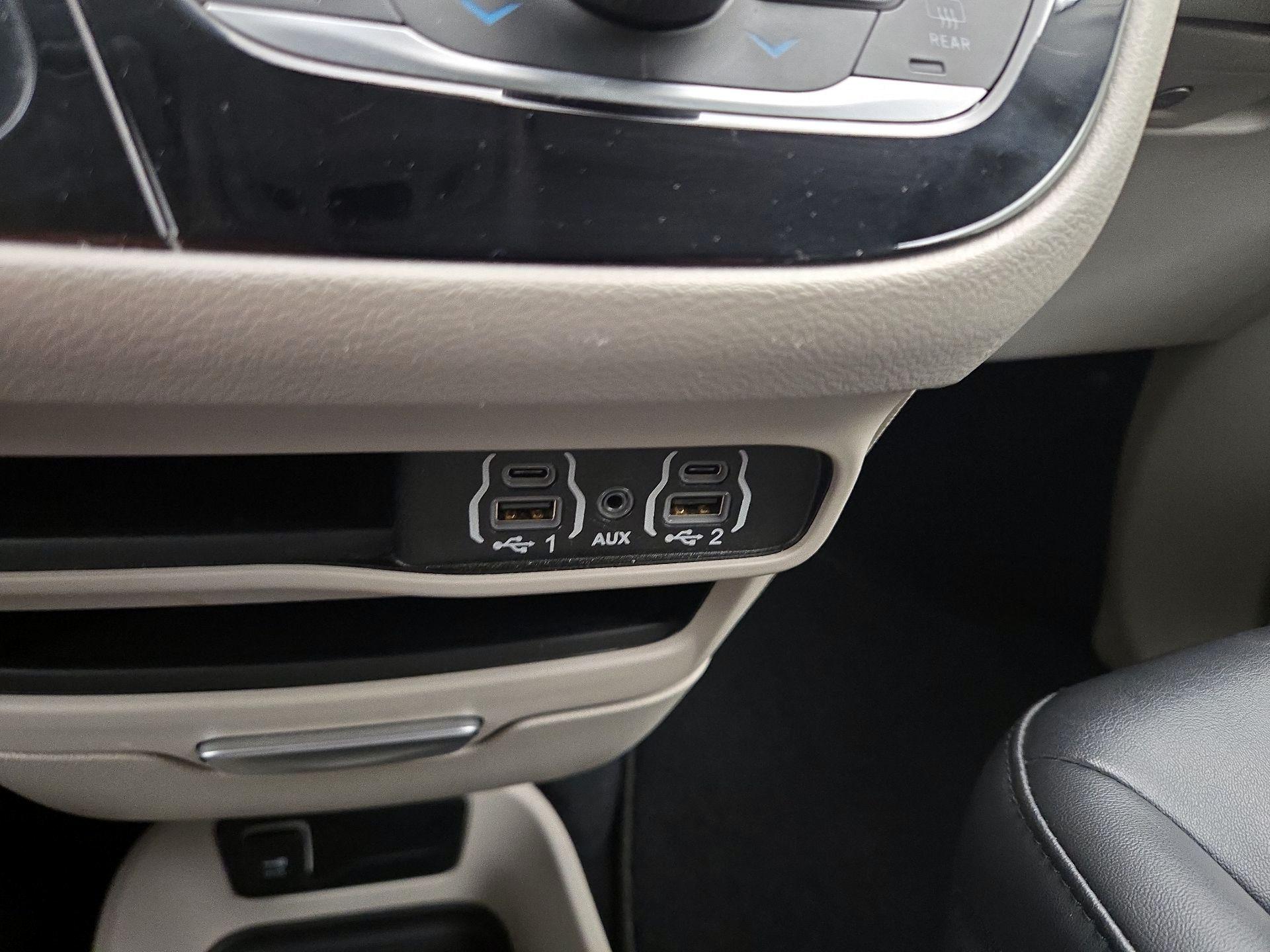 Thumbnail: 2024 Chrysler Pacifica - 18