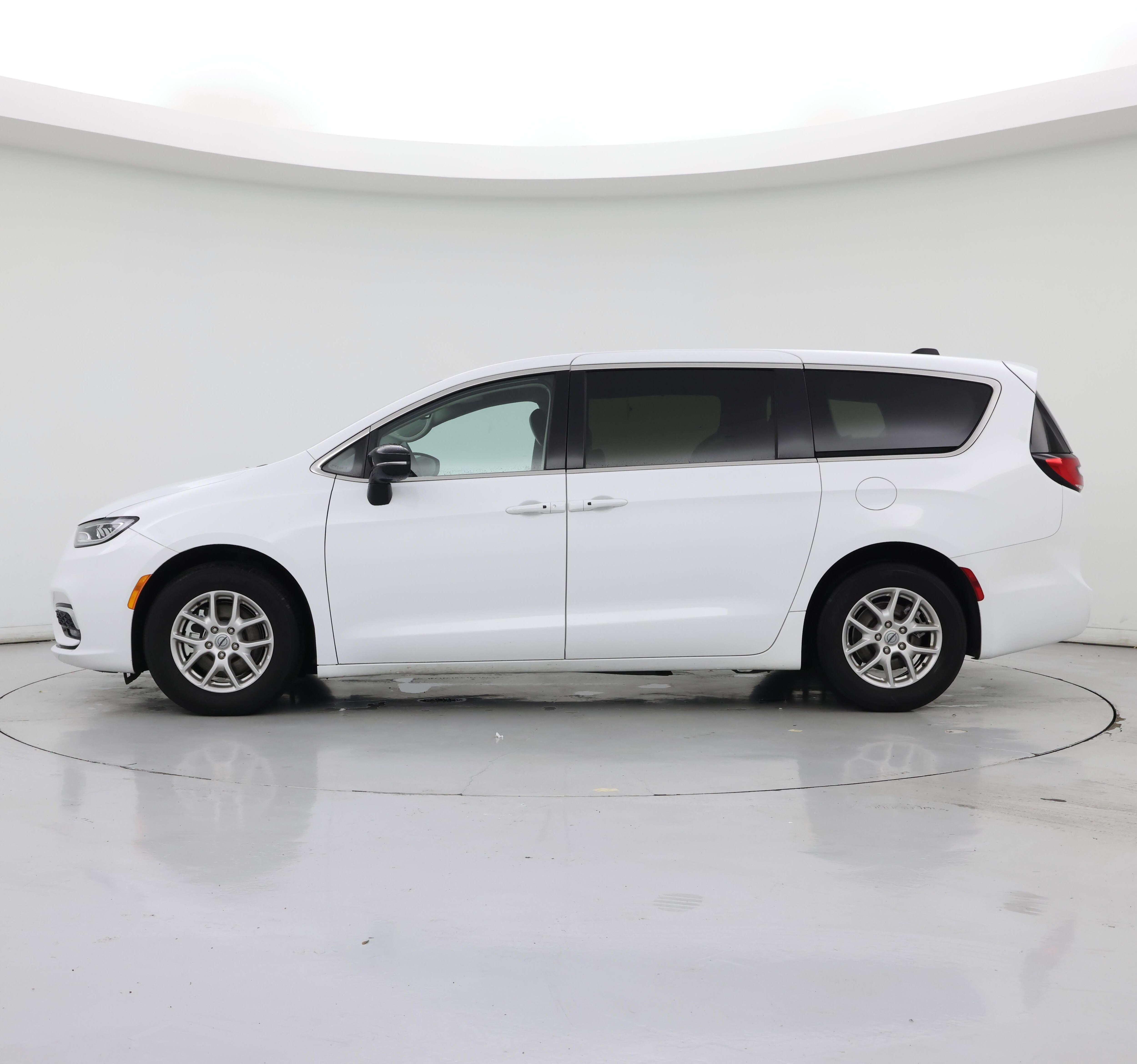 Thumbnail: 2024 Chrysler Pacifica - 3