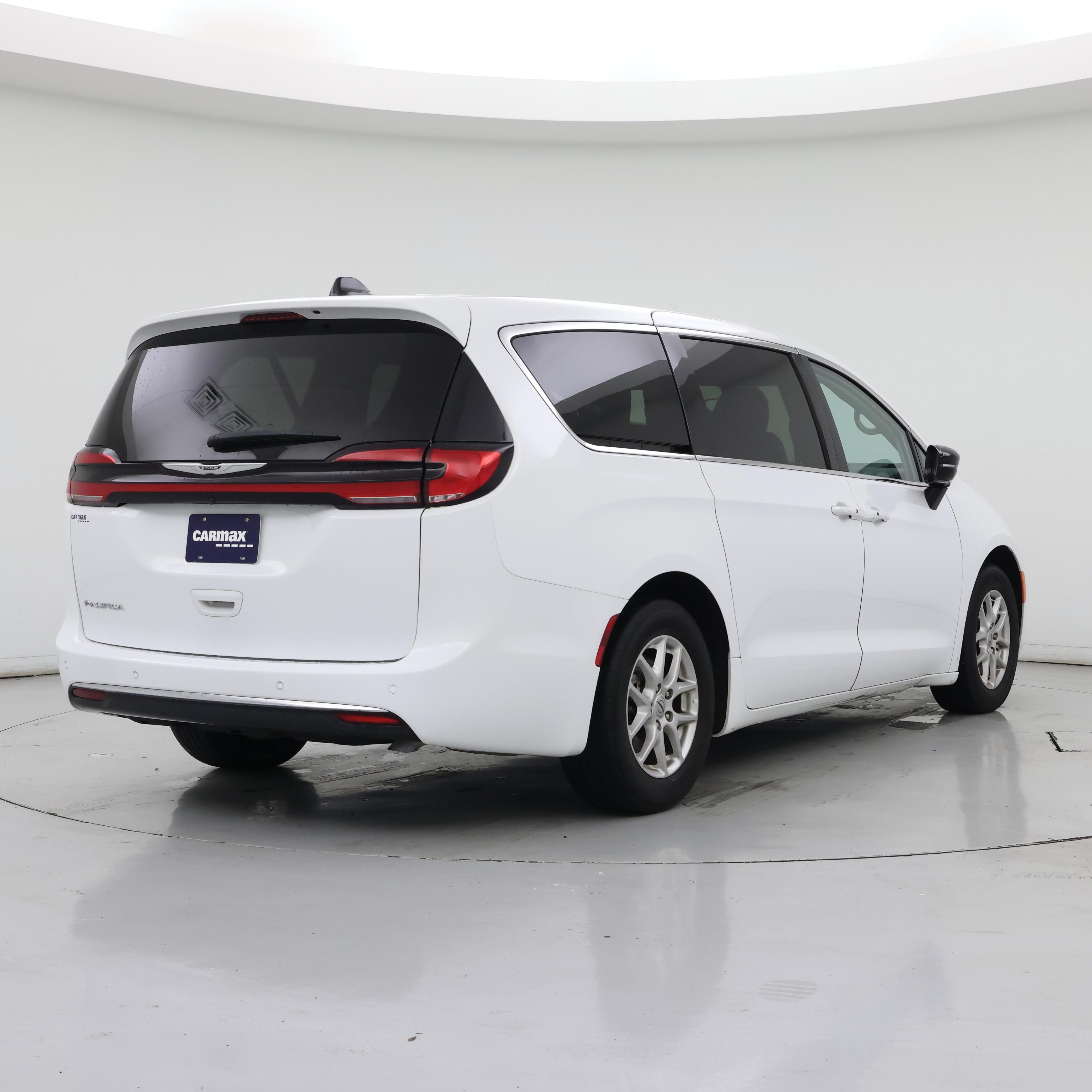 Thumbnail: 2024 Chrysler Pacifica - 8