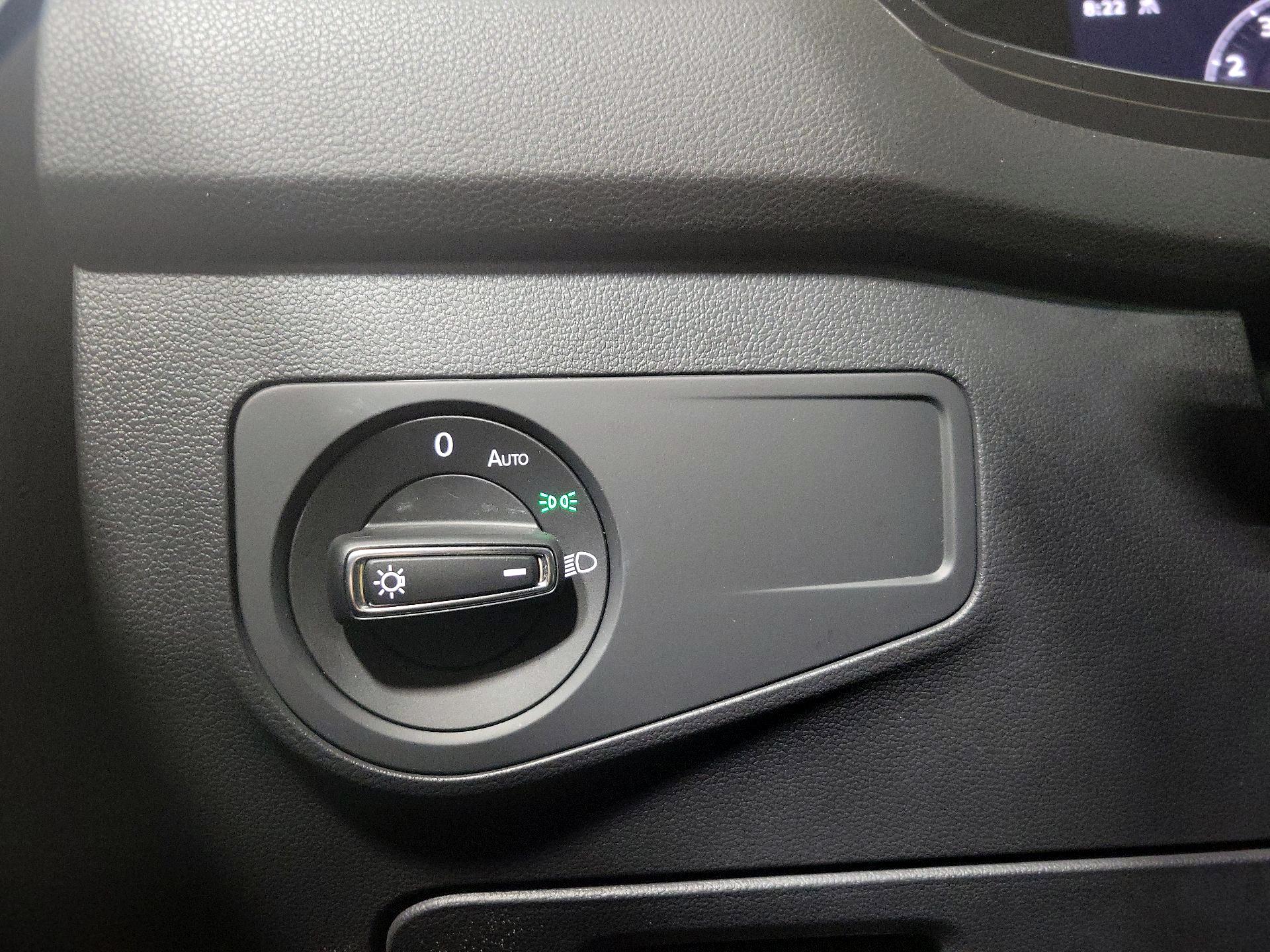 Thumbnail: 2022 Volkswagen Tiguan - 13