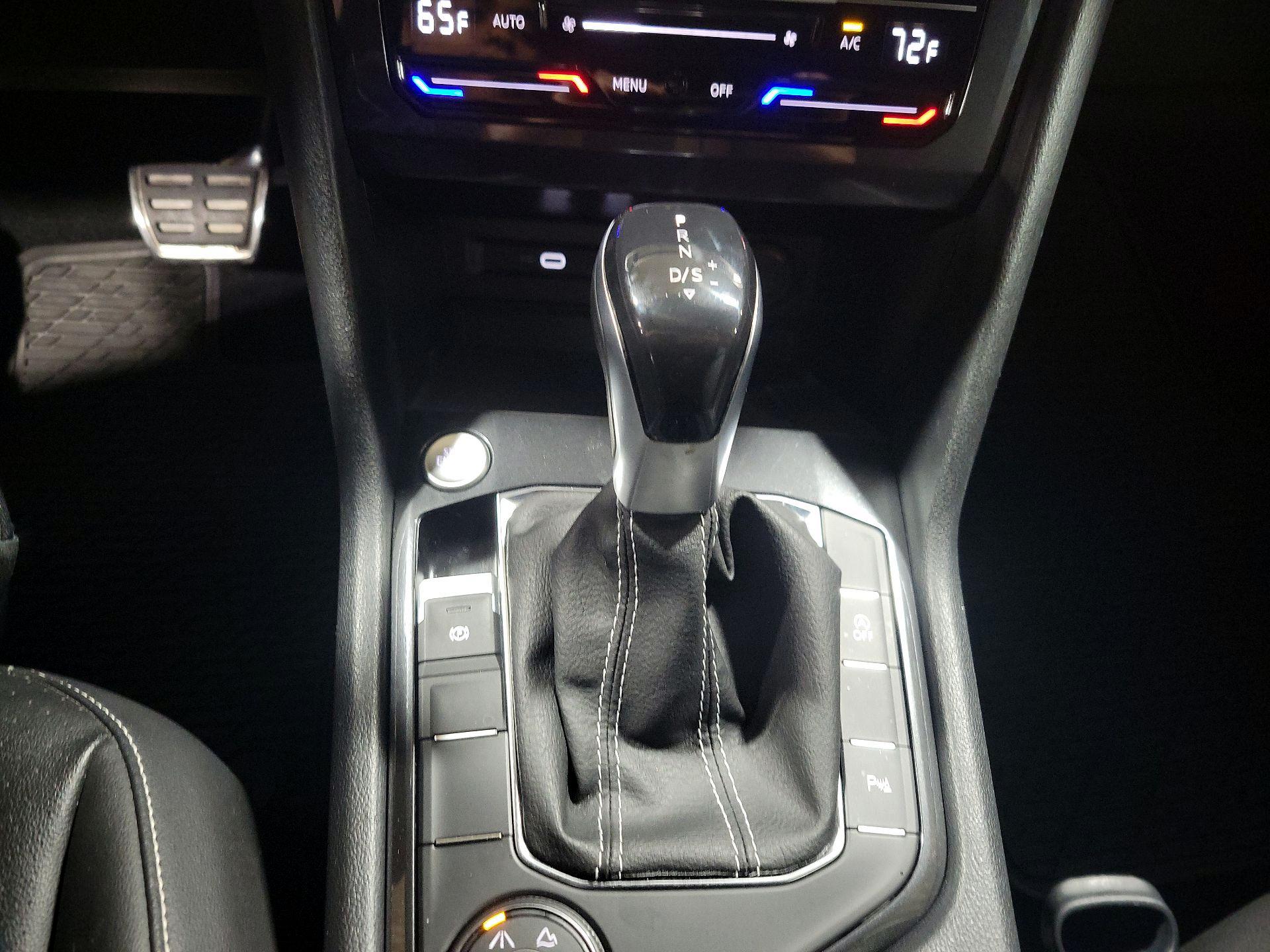 Thumbnail: 2022 Volkswagen Tiguan - 17