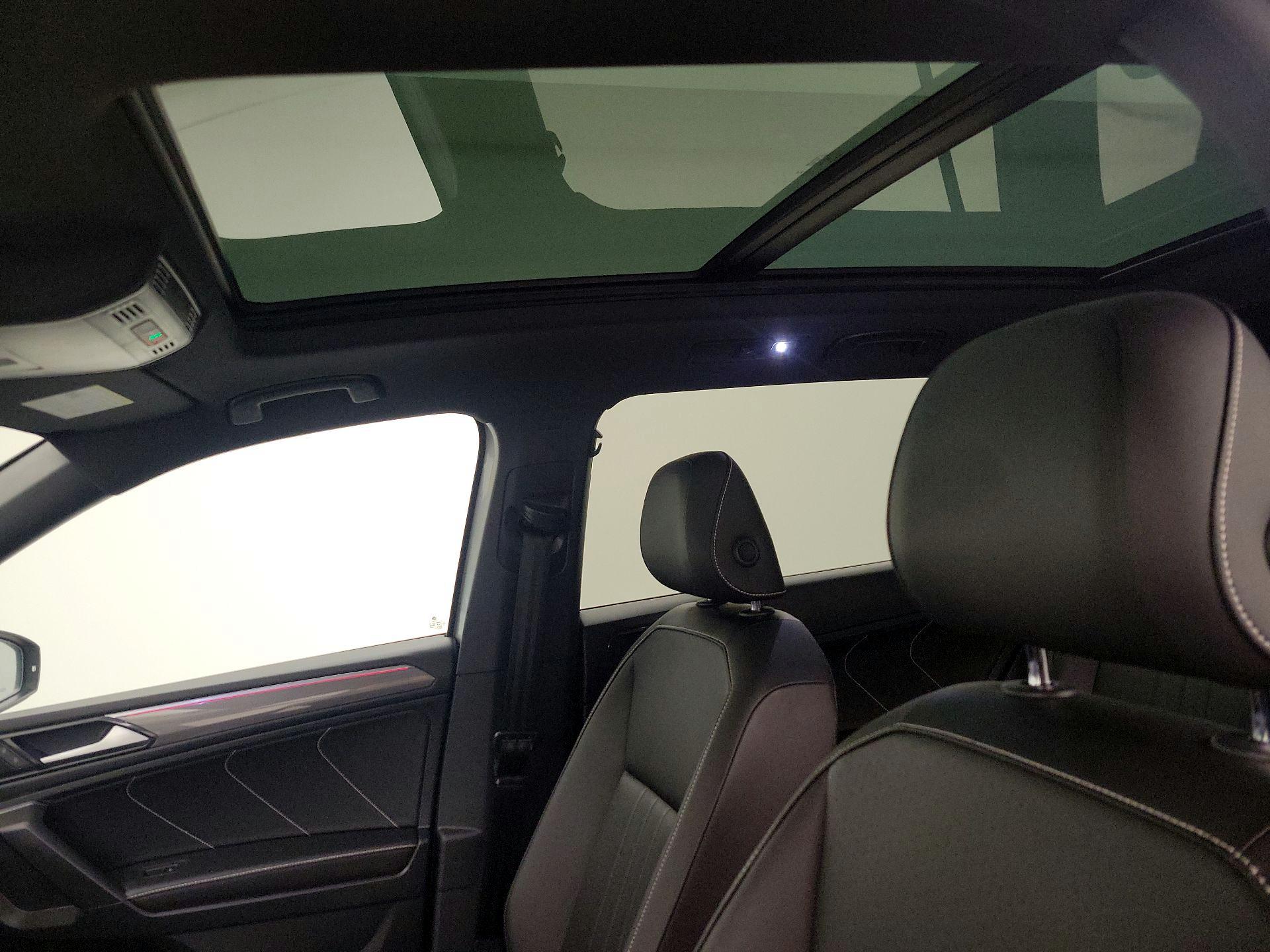 Thumbnail: 2022 Volkswagen Tiguan - 18