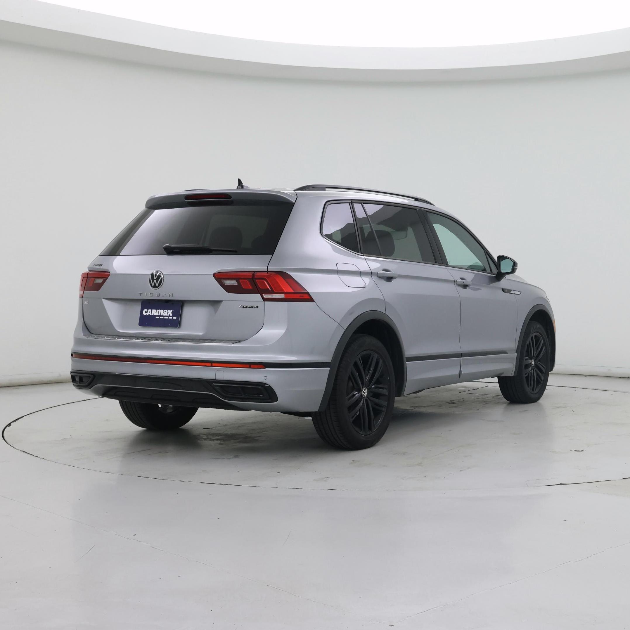 Thumbnail: 2022 Volkswagen Tiguan - 8