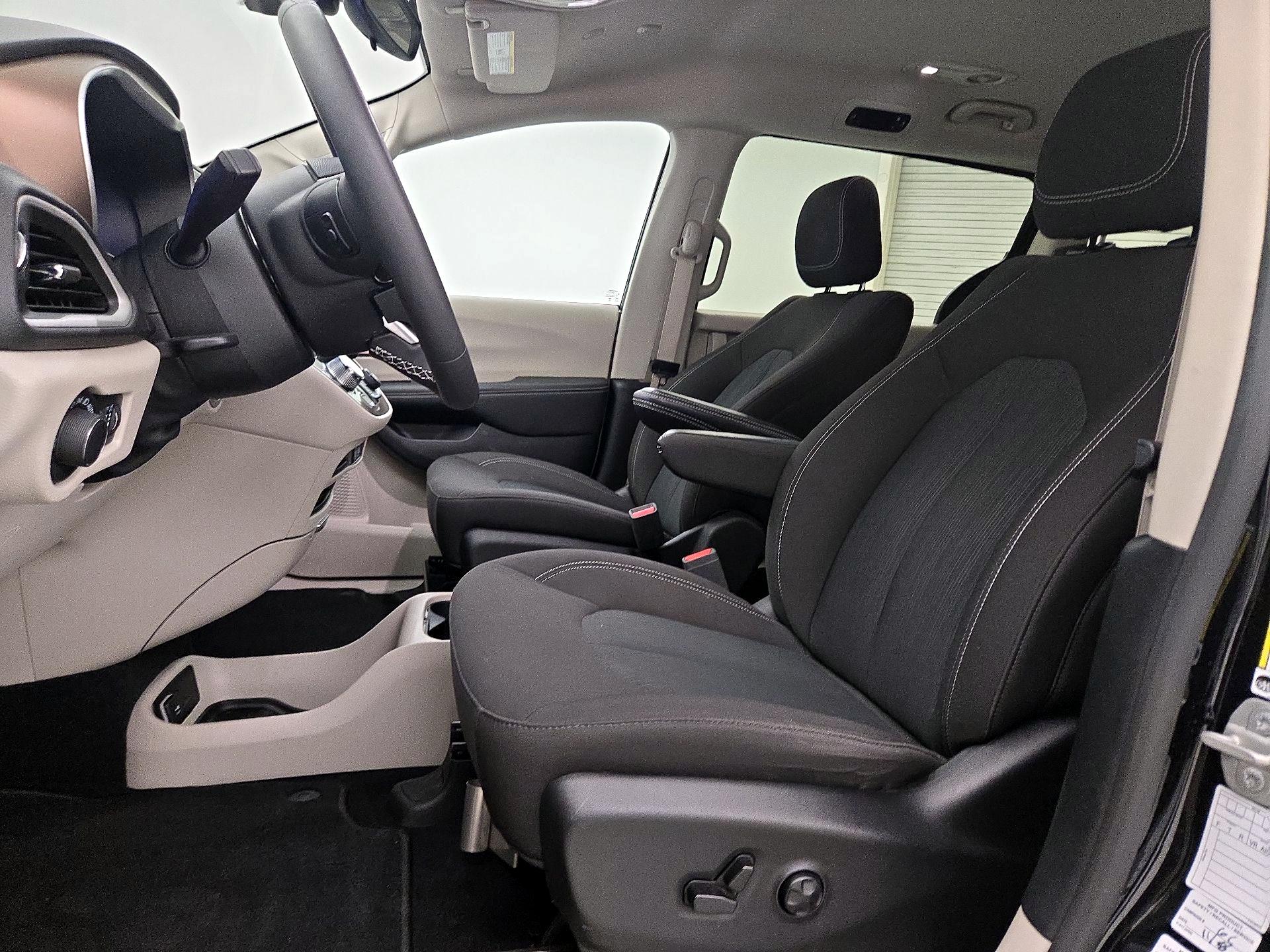 Thumbnail: 2024 Chrysler Voyager - 11