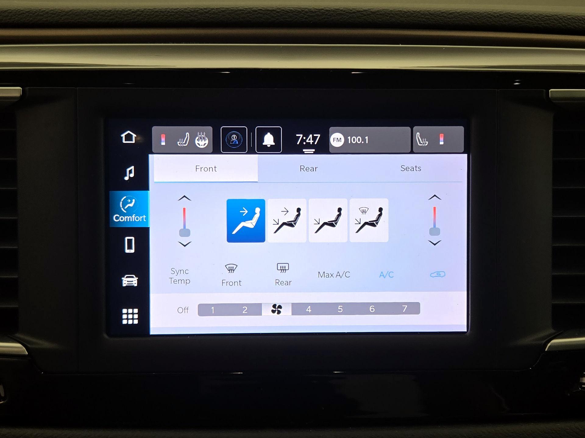 Thumbnail: 2024 Chrysler Voyager - 16