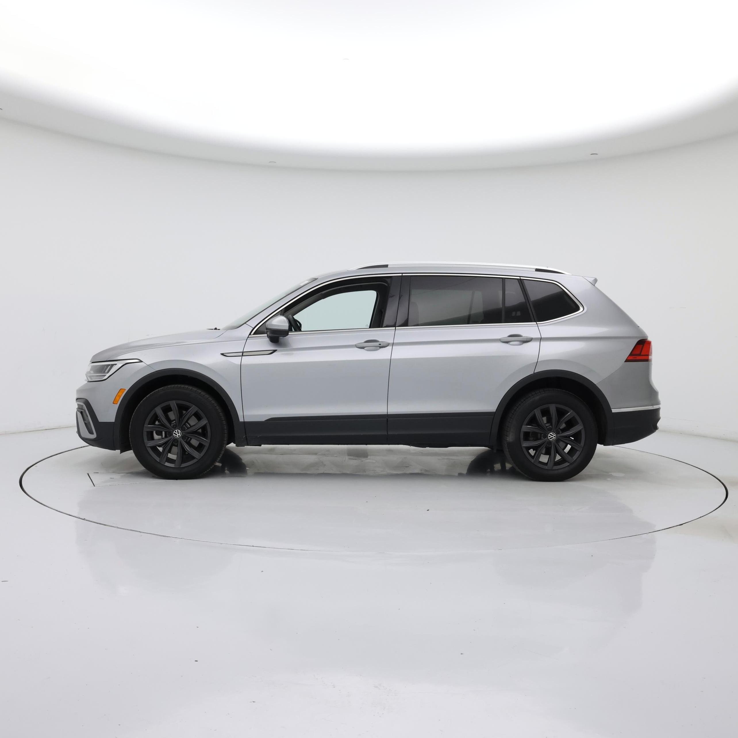 Thumbnail: 2024 Volkswagen Tiguan - 3