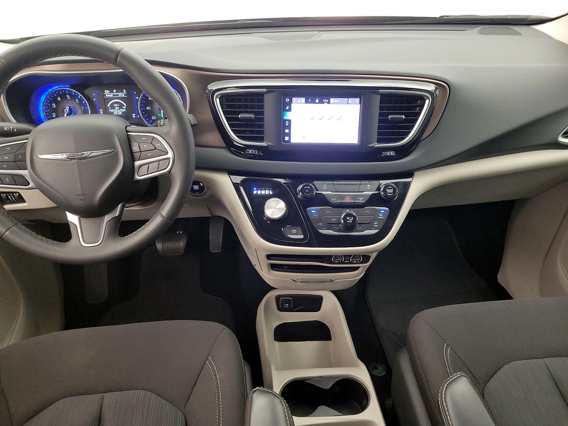 Thumbnail: 2023 Chrysler Voyager - 9