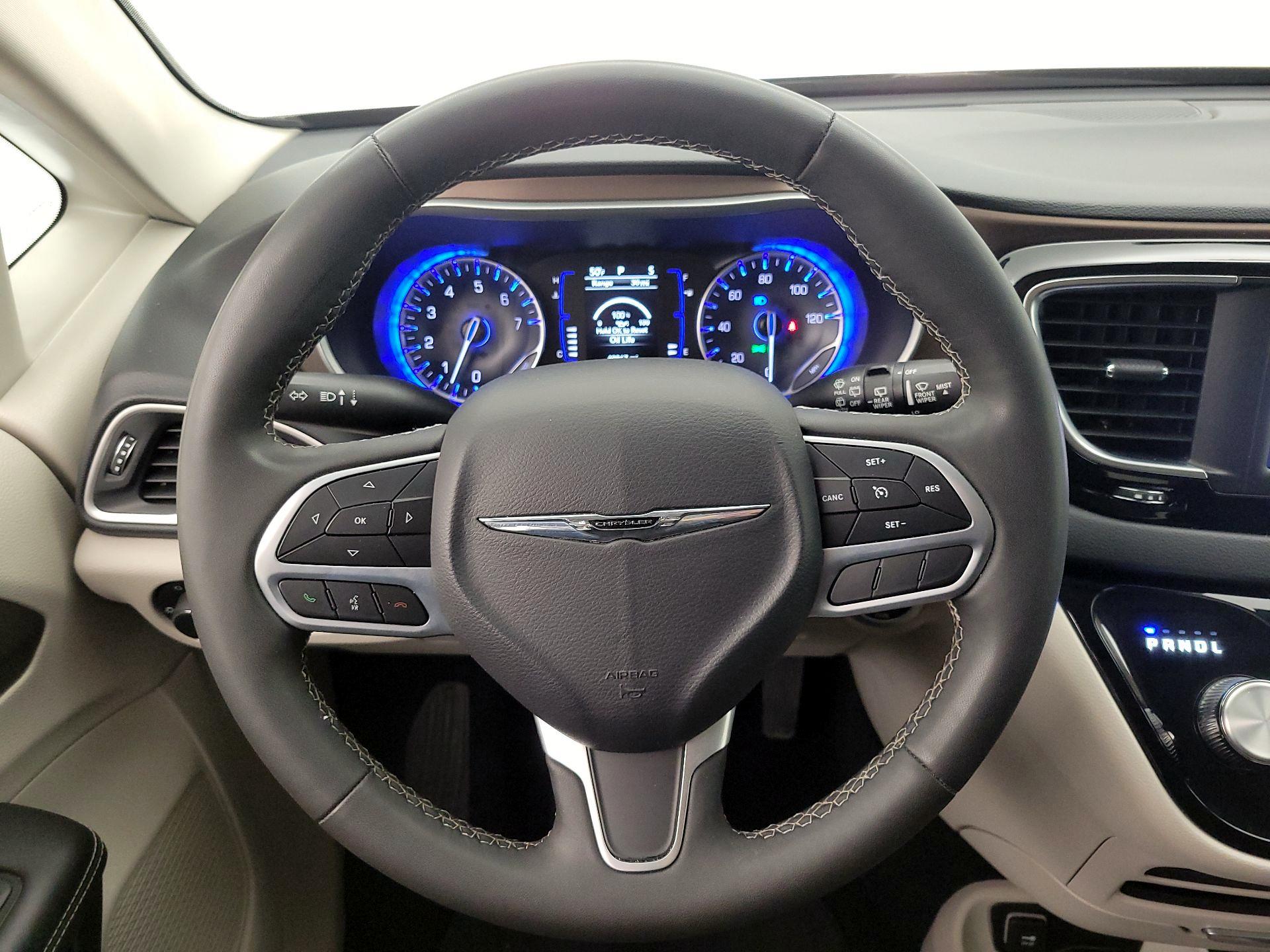 Thumbnail: 2023 Chrysler Voyager - 10