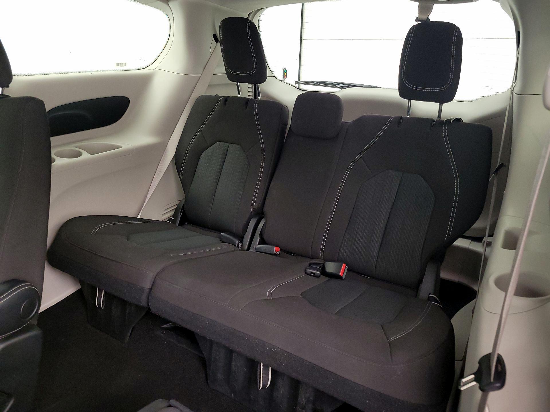 Thumbnail: 2023 Chrysler Voyager - 20