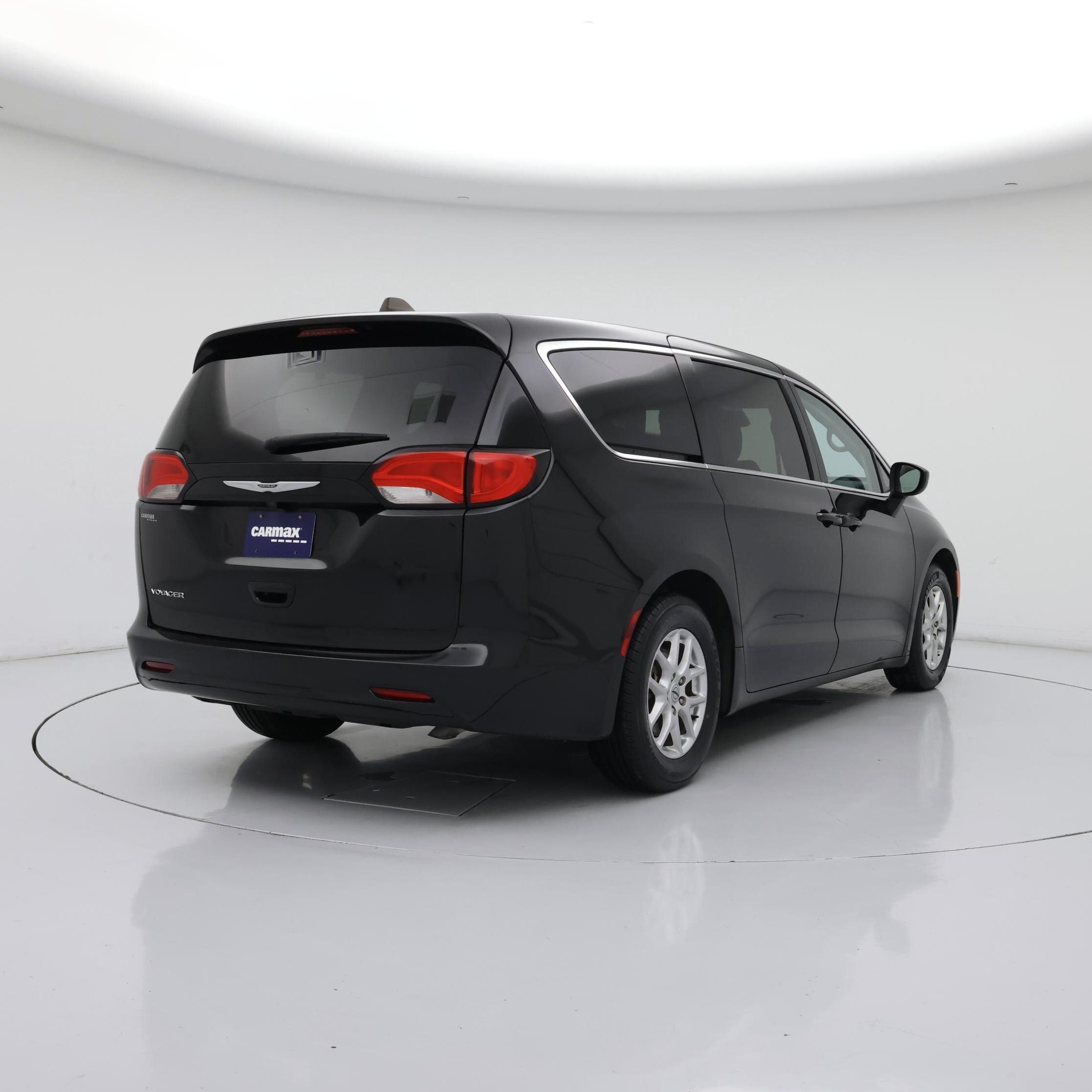 Thumbnail: 2023 Chrysler Voyager - 8