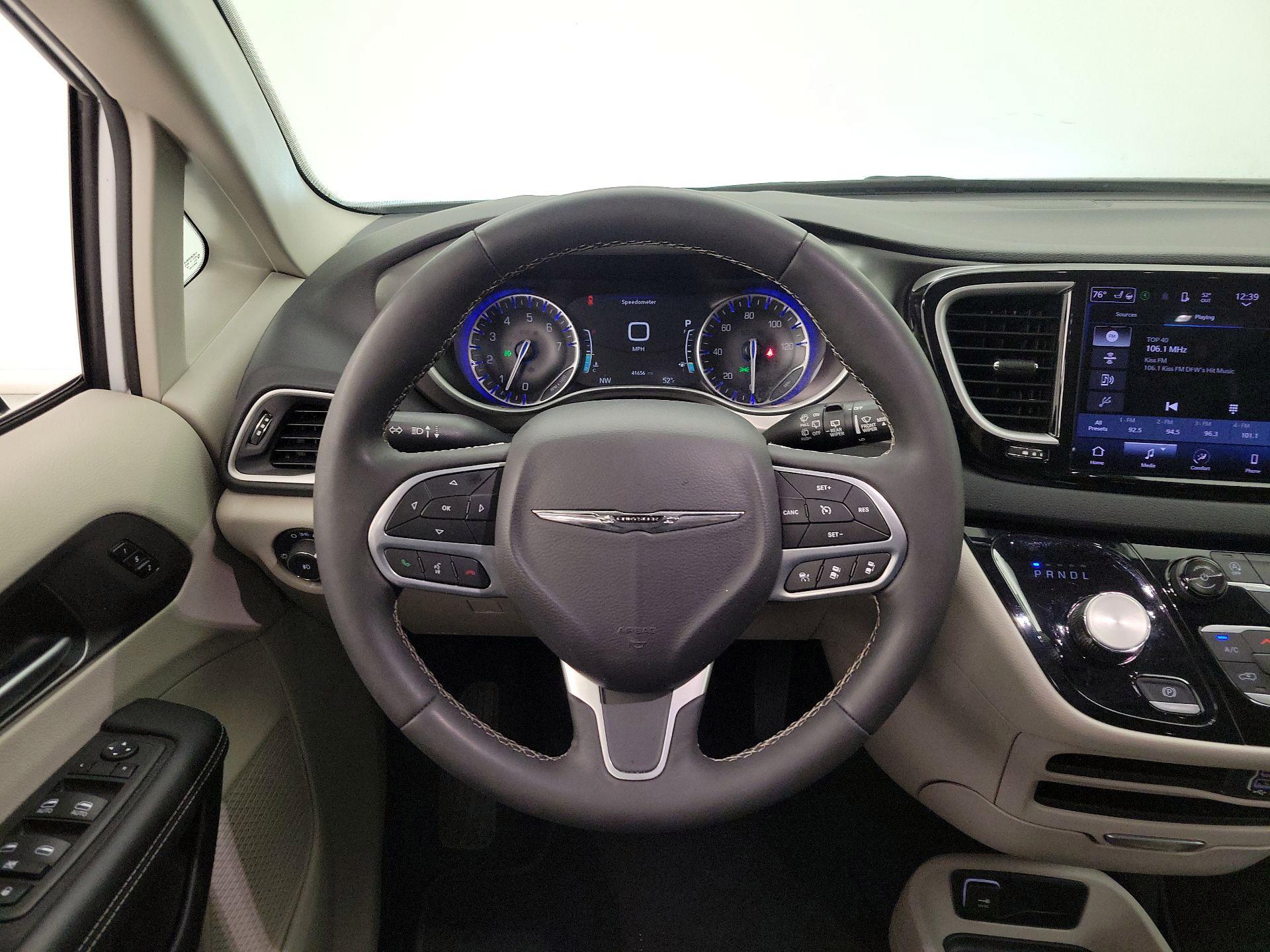 Thumbnail: 2024 Chrysler Pacifica - 10