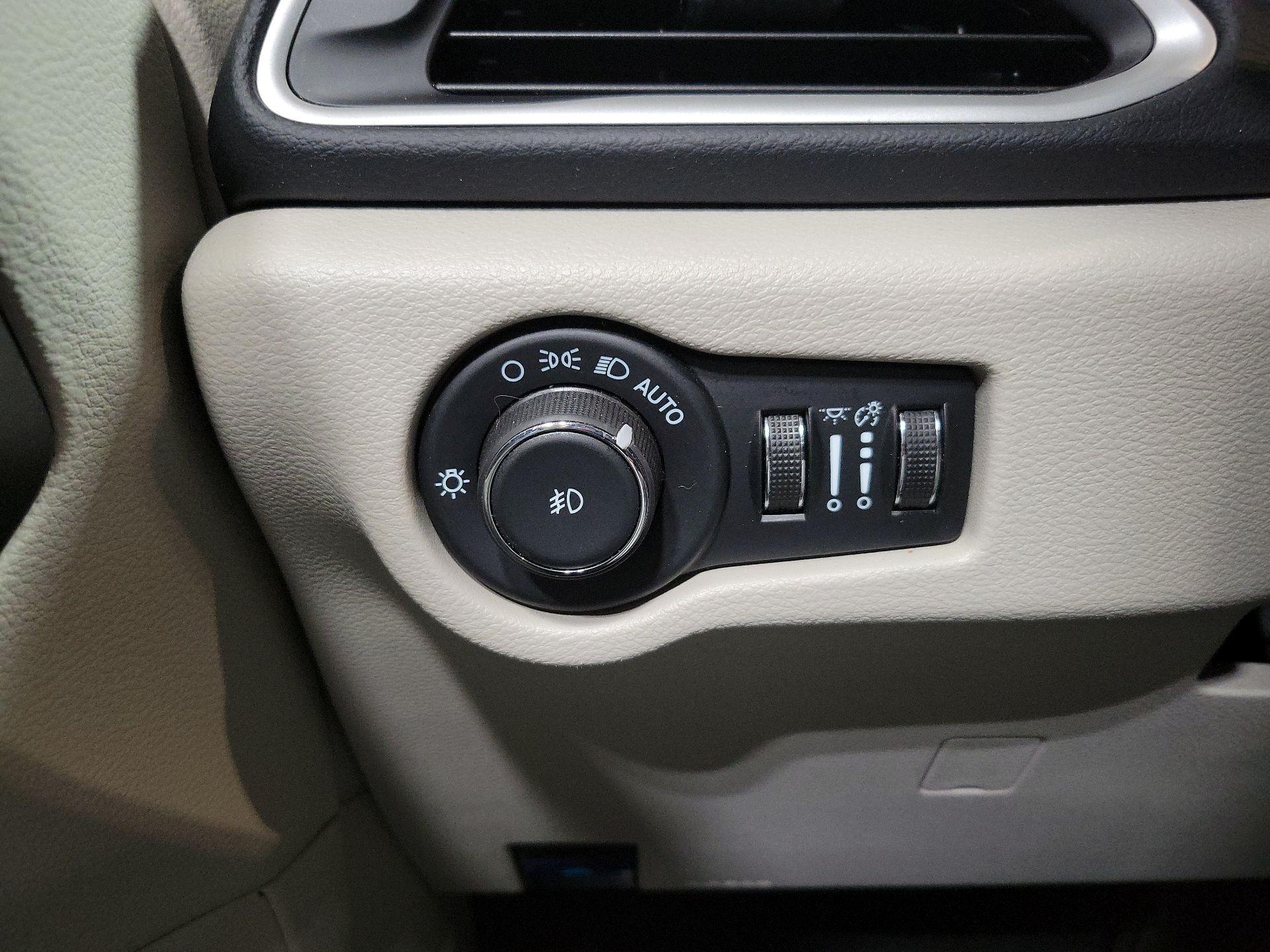 Thumbnail: 2024 Chrysler Pacifica - 13