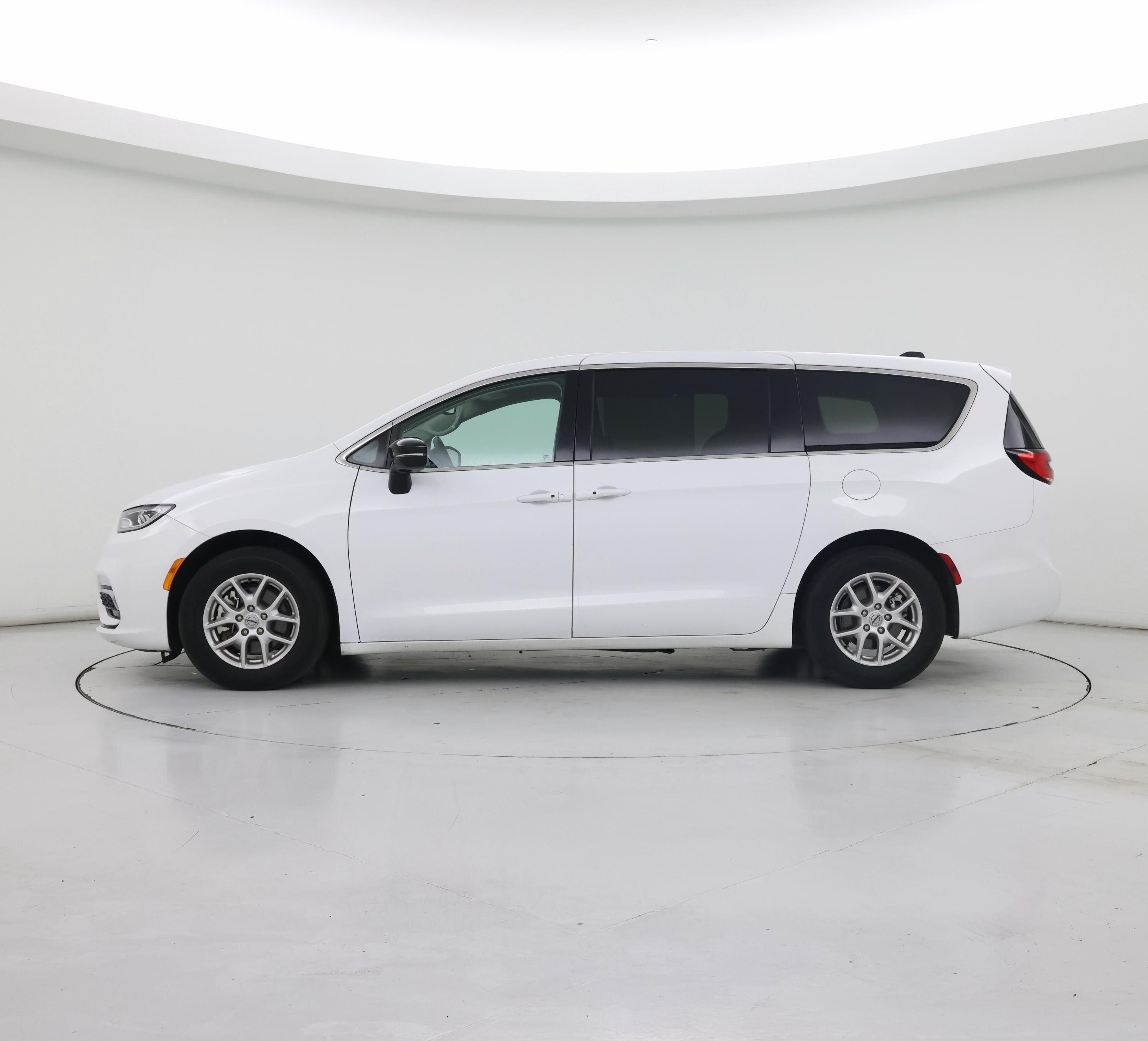 Thumbnail: 2024 Chrysler Pacifica - 3