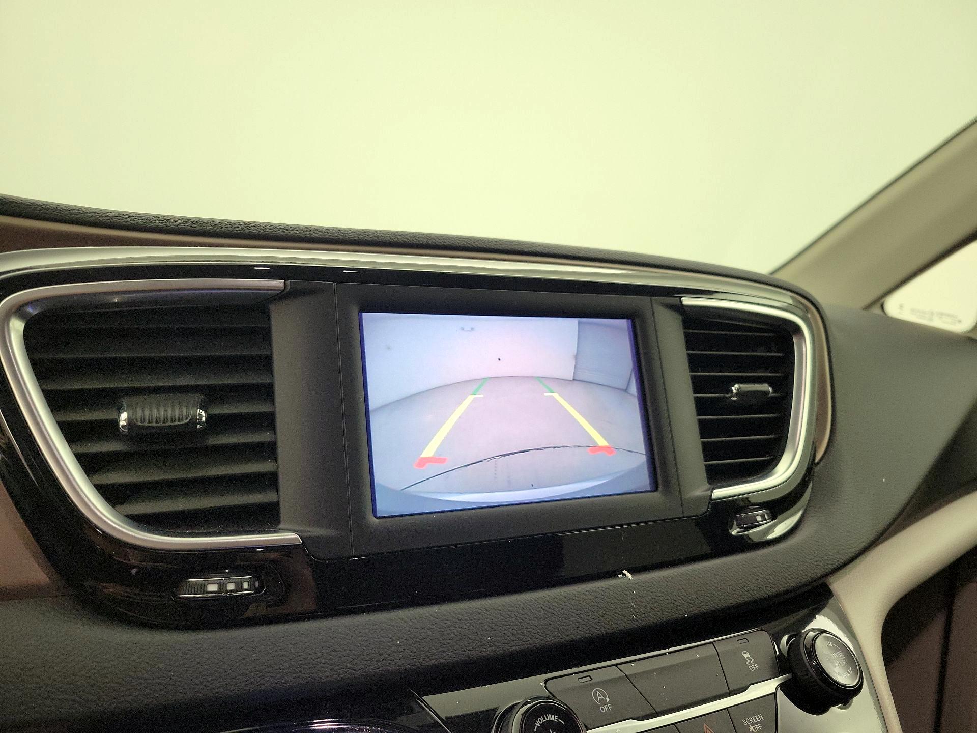 Thumbnail: 2023 Chrysler Voyager - 14