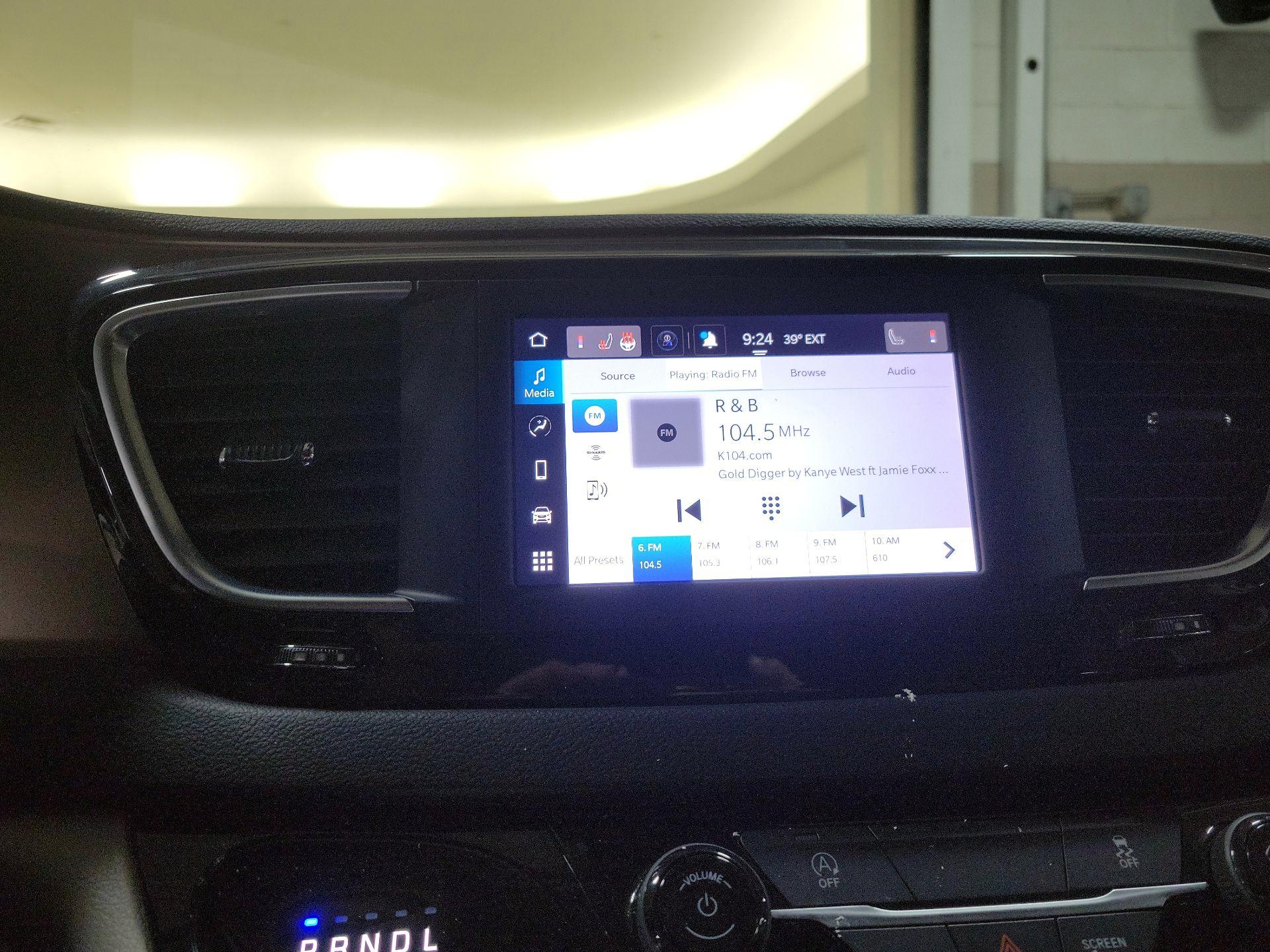 Thumbnail: 2023 Chrysler Voyager - 15