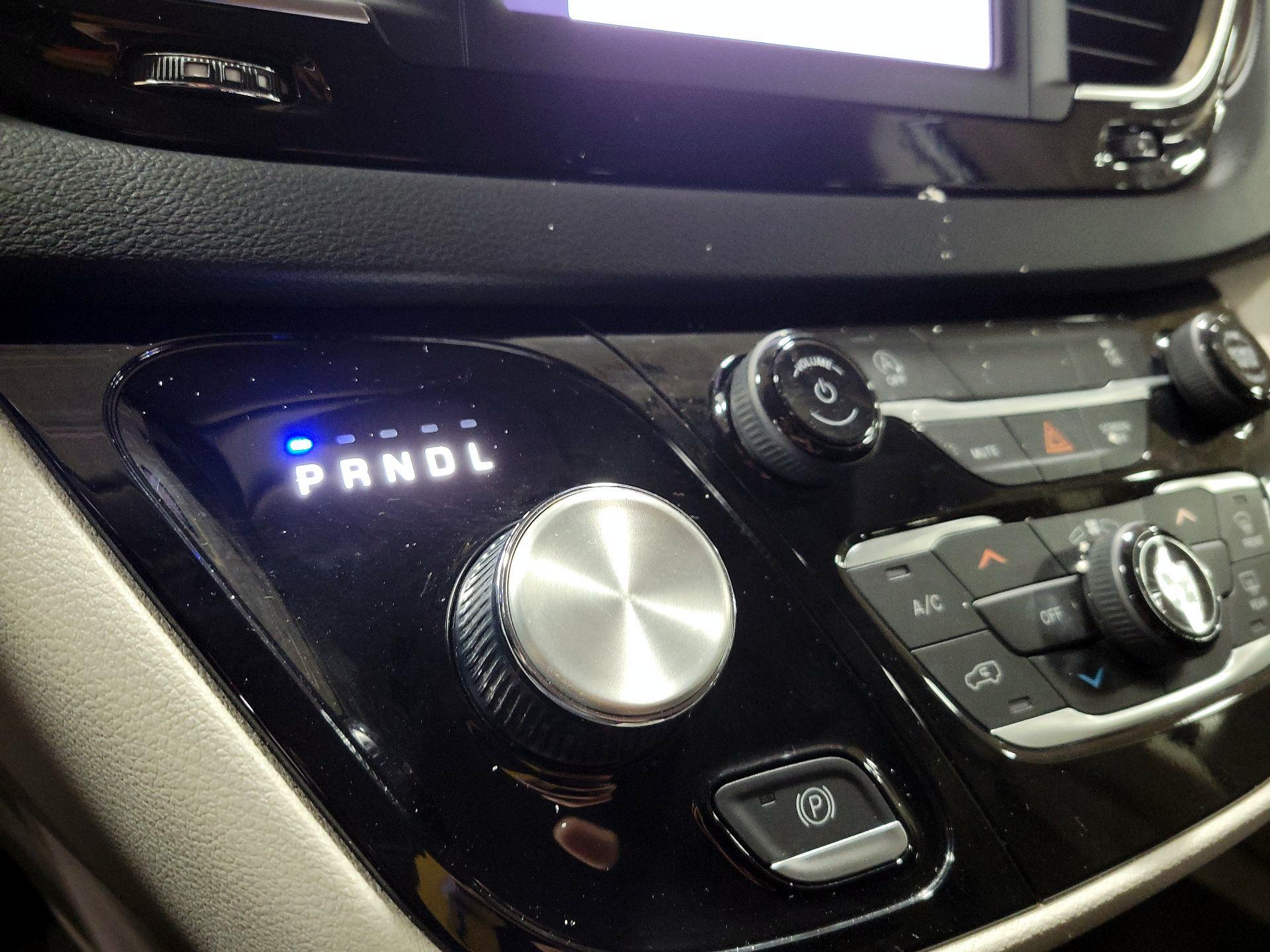 Thumbnail: 2023 Chrysler Voyager - 17