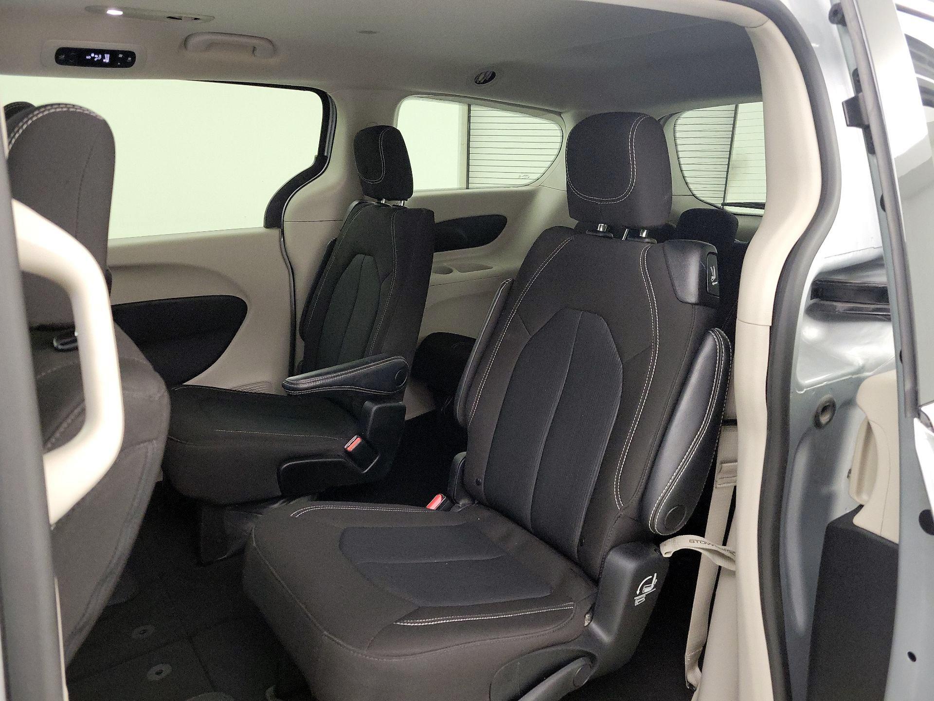 Thumbnail: 2023 Chrysler Voyager - 18