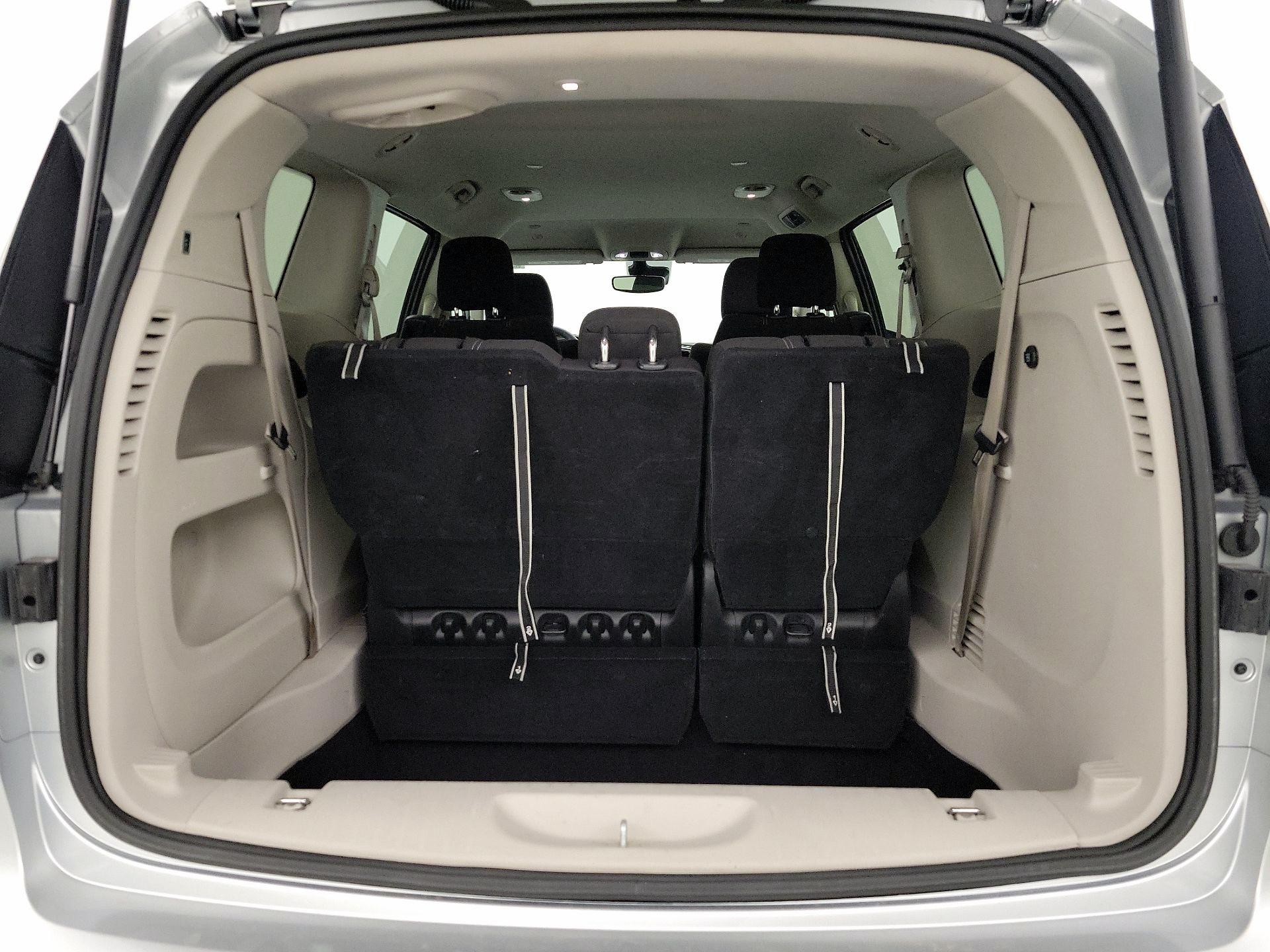 Thumbnail: 2023 Chrysler Voyager - 19