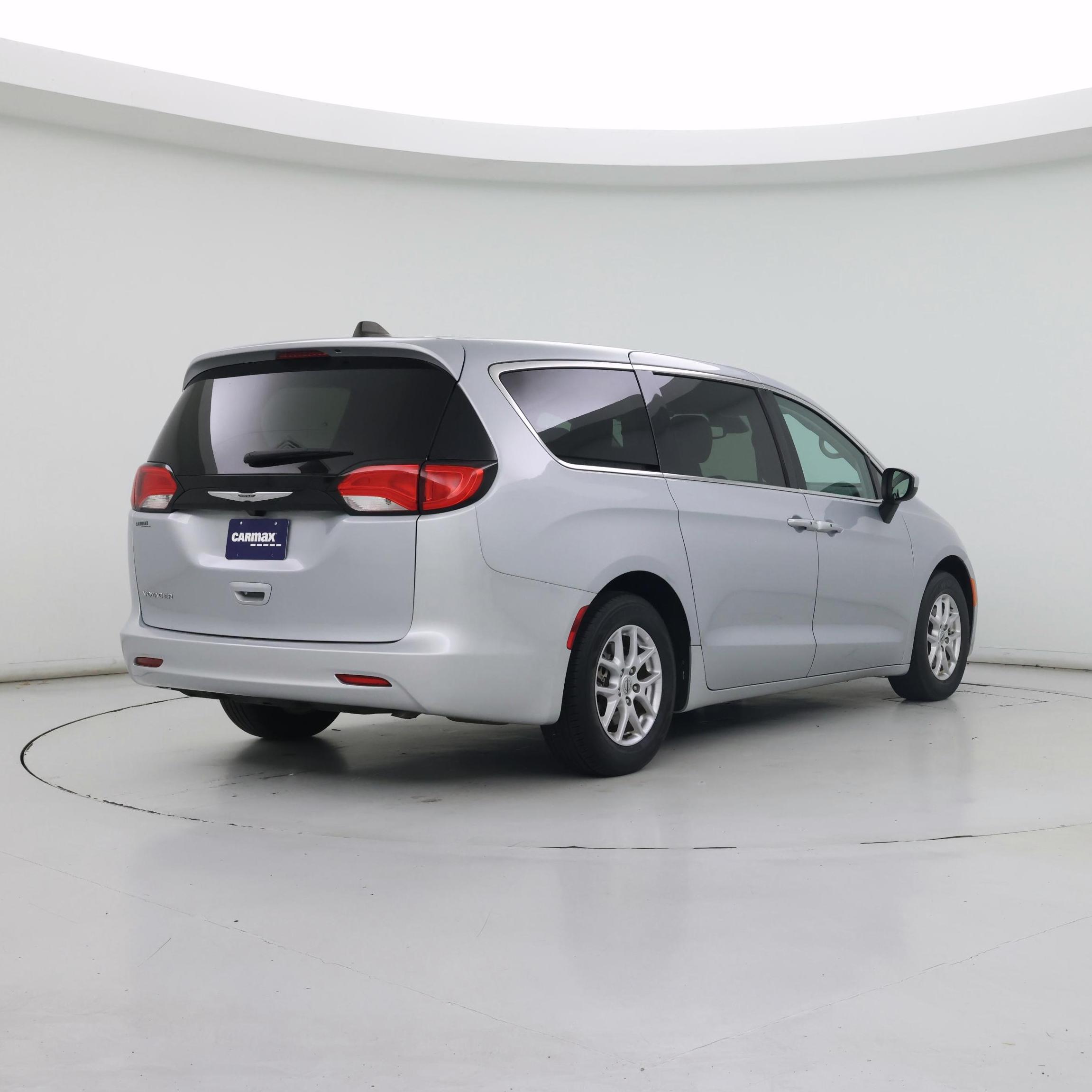 Thumbnail: 2023 Chrysler Voyager - 8