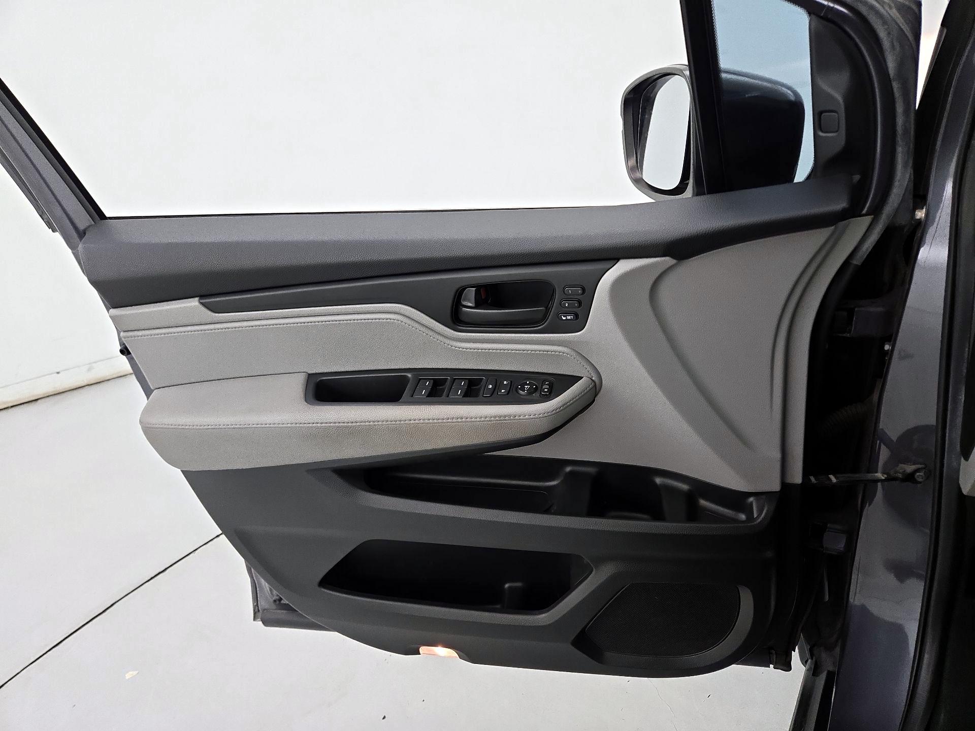 Thumbnail: 2019 Honda Odyssey - 12